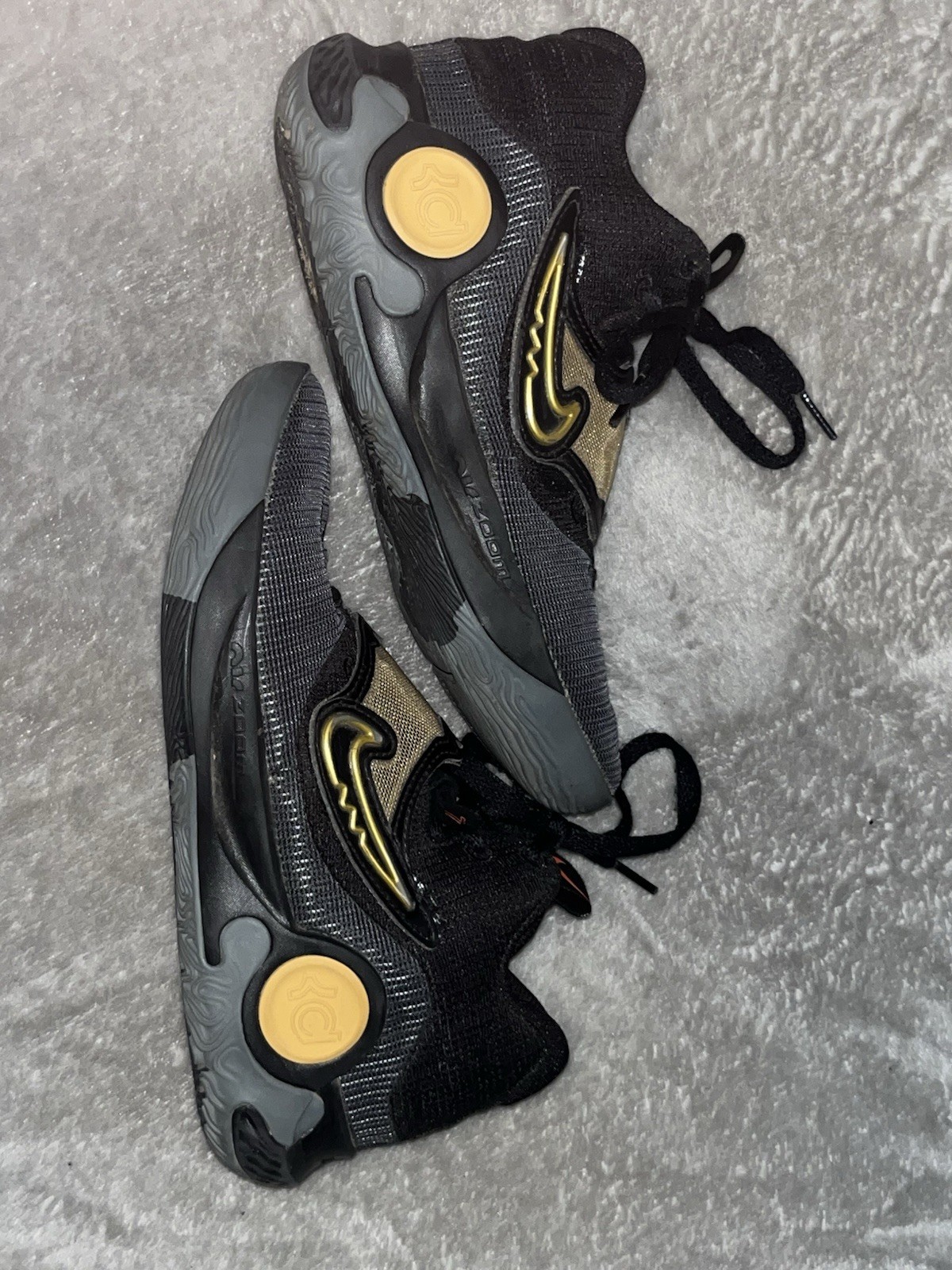 Nike KD Trey 5 VII Black Gold Basketball Shoes Women’s Size 6 Athletic Sneakers