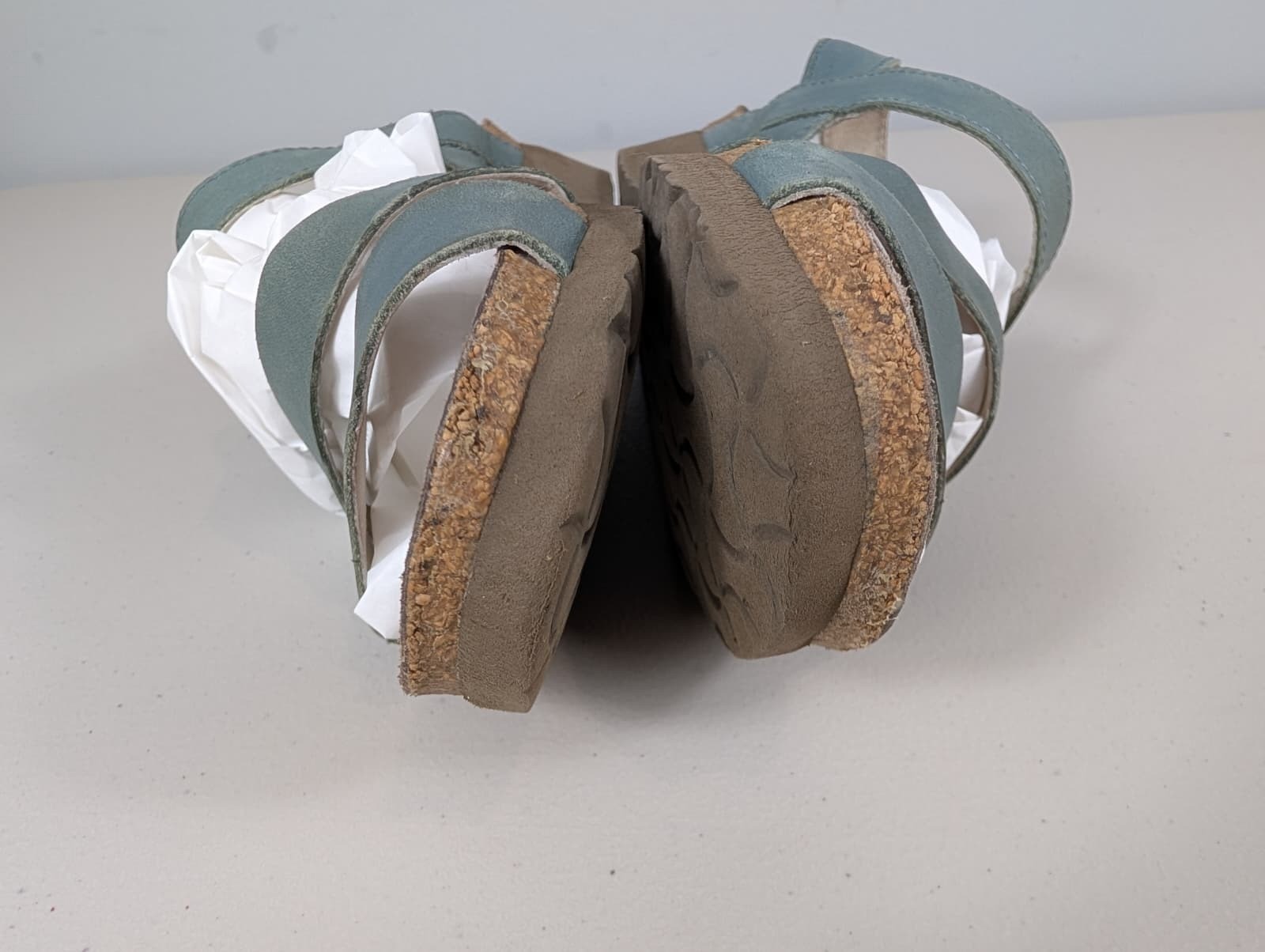Naot Women’s Kayla green leather sandals size 8