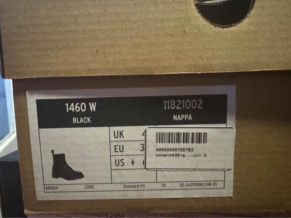 Dr. Doc Martens 1460W Women’s Original Smooth Lace Up Boots – Black, Size 6