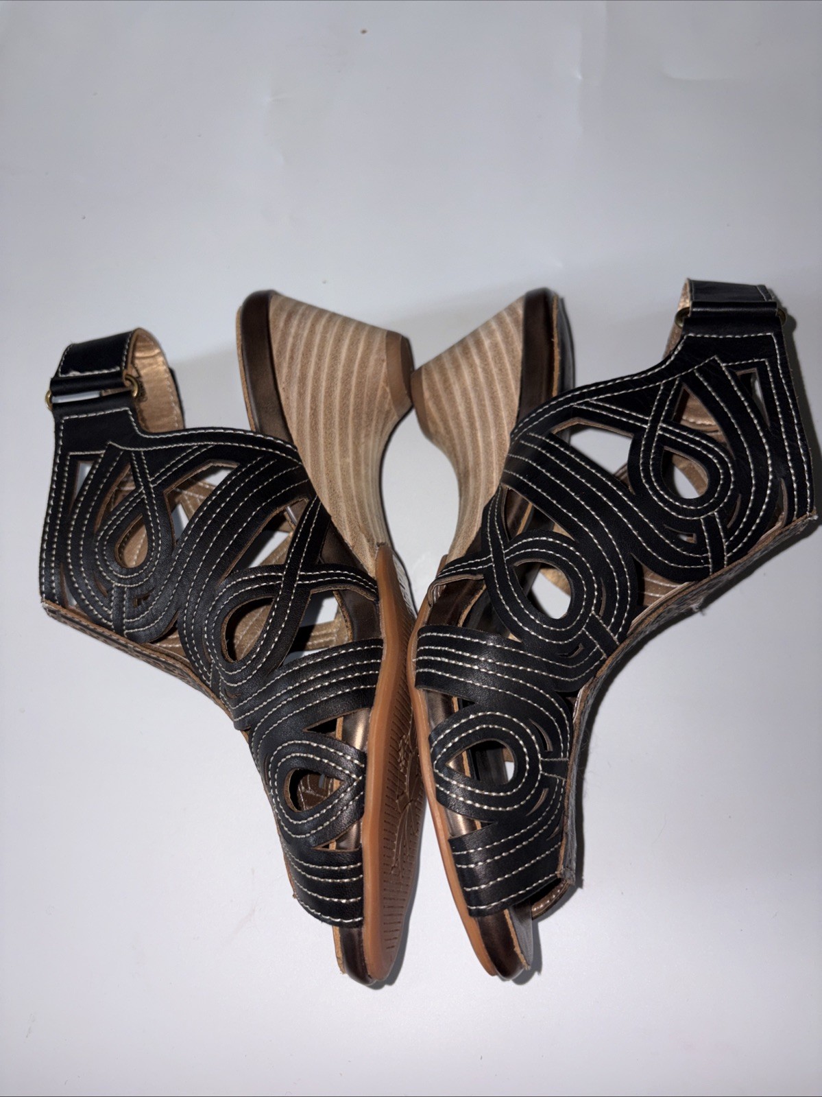 L’Artiste Flourish Gladiator Wedge Sandals 37 Black Leather Laser Cut US 6.5/7