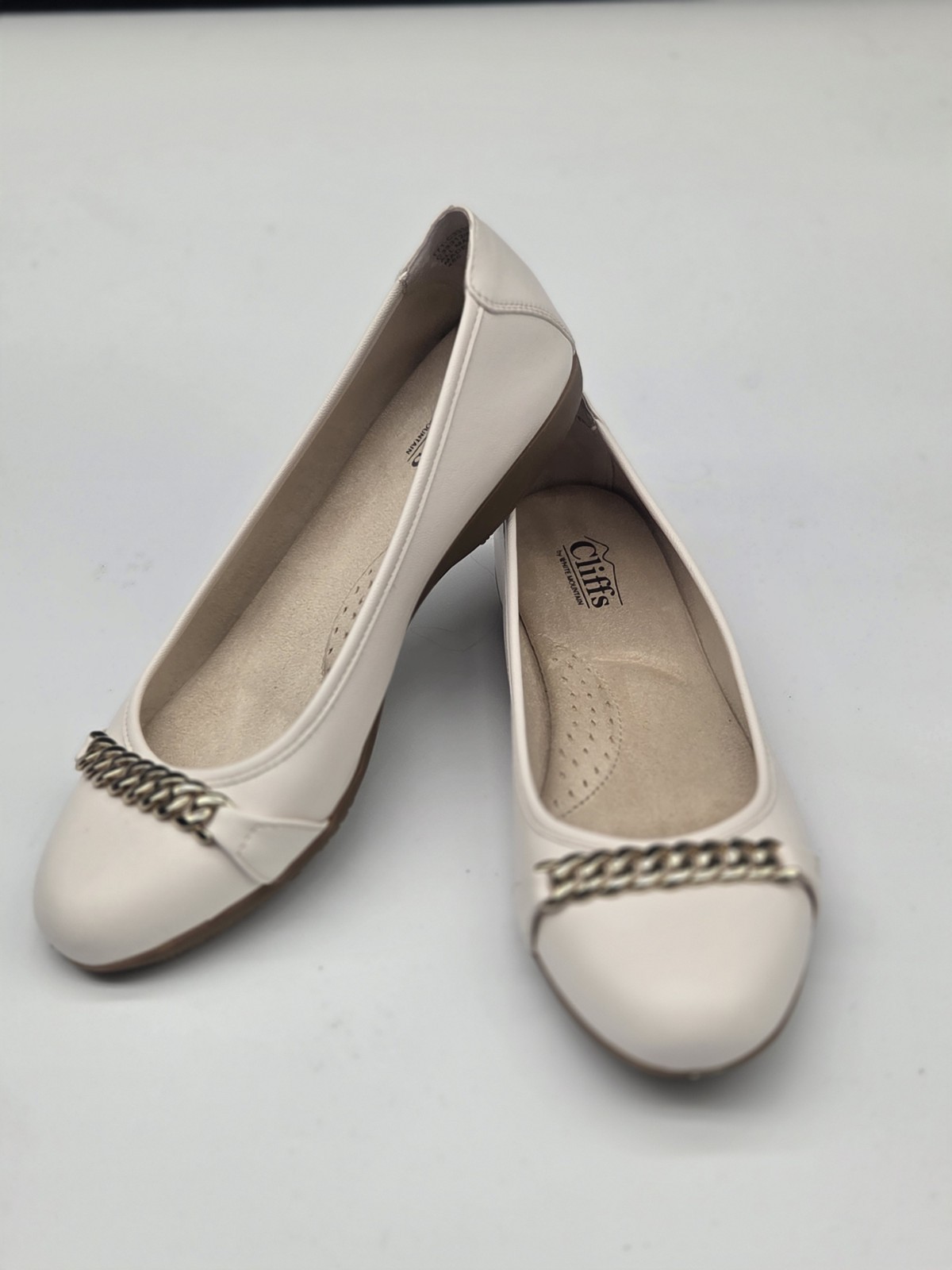 Cliffs By White Mountain Charmed Shoes Size 10 M Off White Gold Chain Flat Shoe