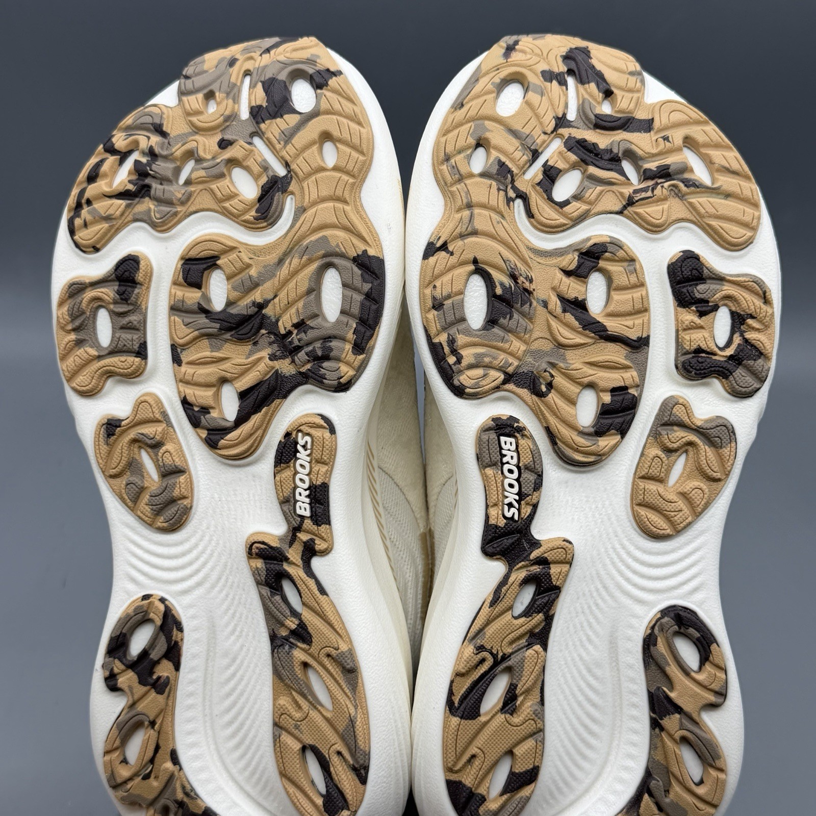 Brooks Adrenaline GTS 25 Women’s 6 B Running Walking Shoes Coconut Crème Leopard