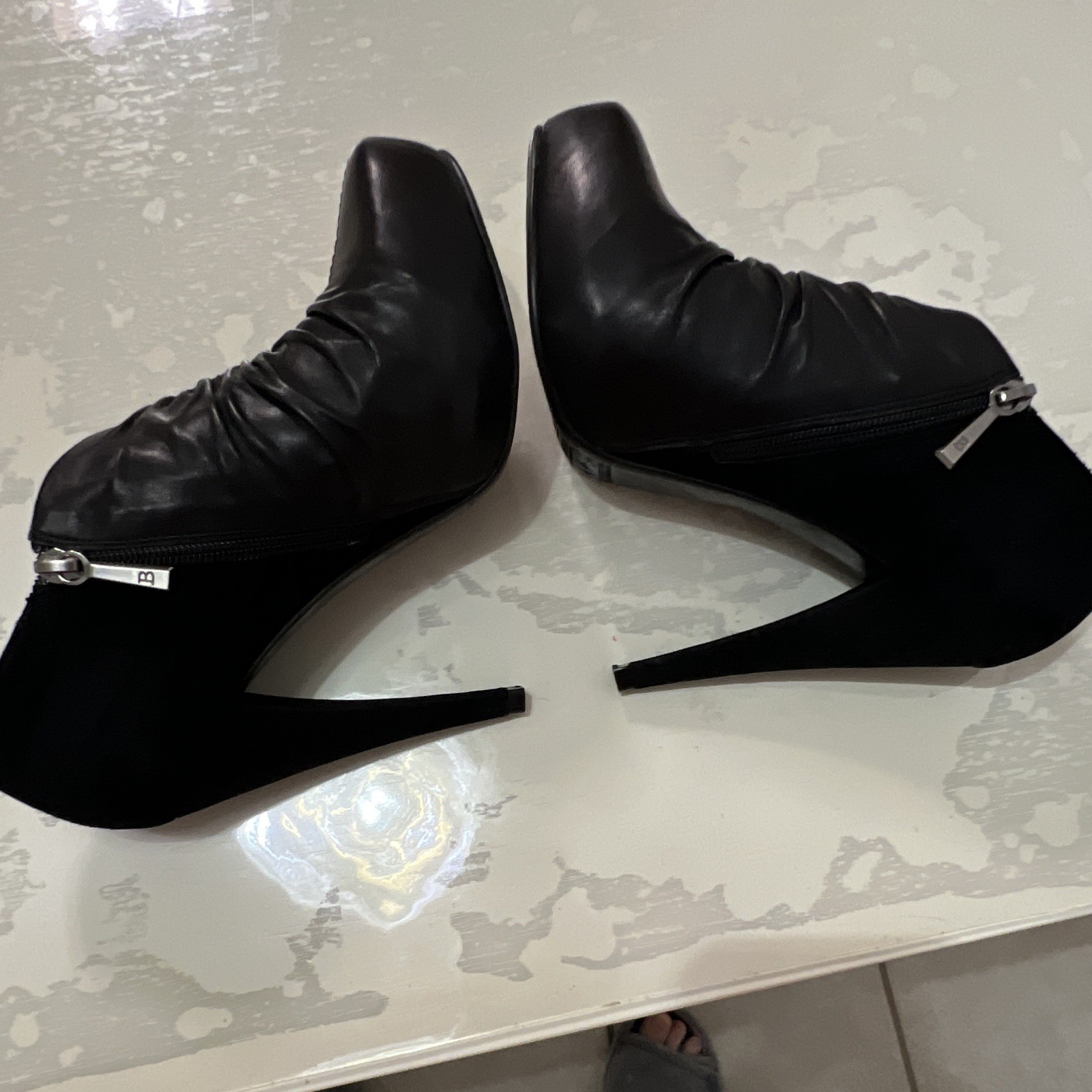 Basconi Women’s Black Leather Ankle Bootie Round Toe Zip, US 9 EU 40
