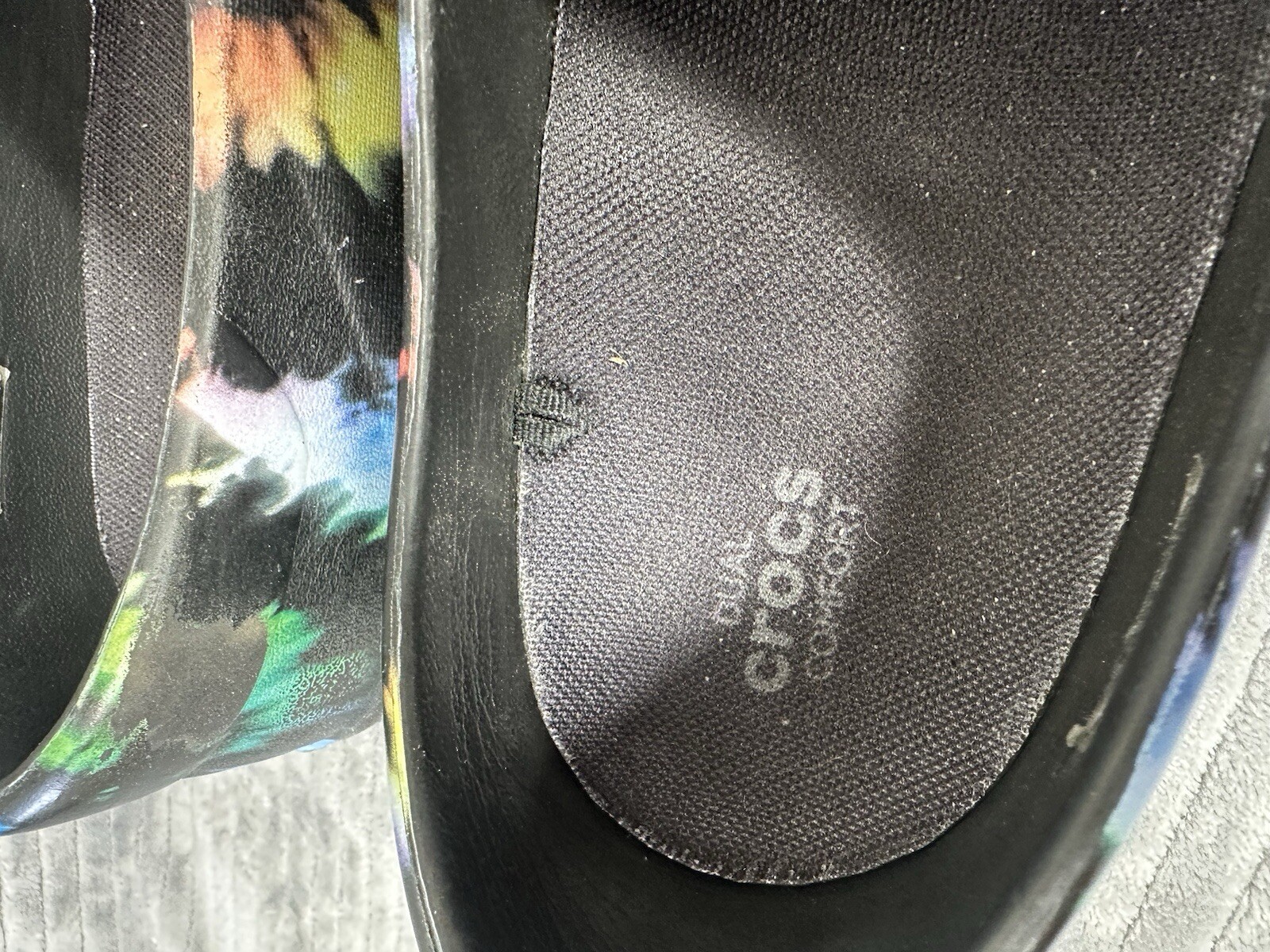 Crocs 10 Dual Comfort Neria Pro II Graphics Tie Dye Slip Resistant Nurse Clogs