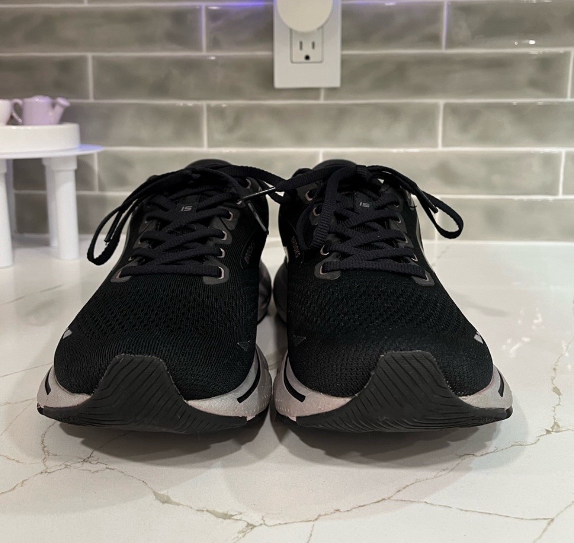 Brooks Ghost 15 Running Shoes. Women’s Size 10.5 Color Black Rose Gold