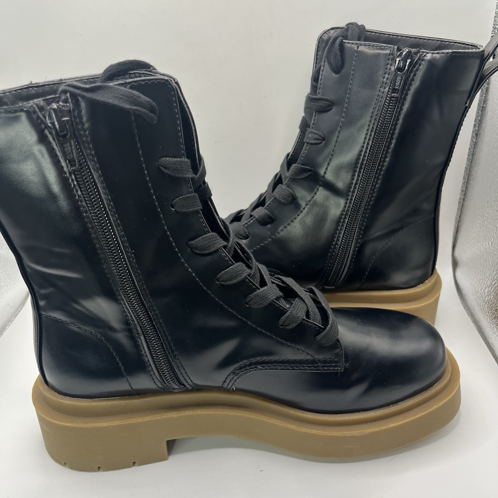 H & M Women’s 7 Combat Boots Black Tan Sole Chunky Lace Up Side Zip