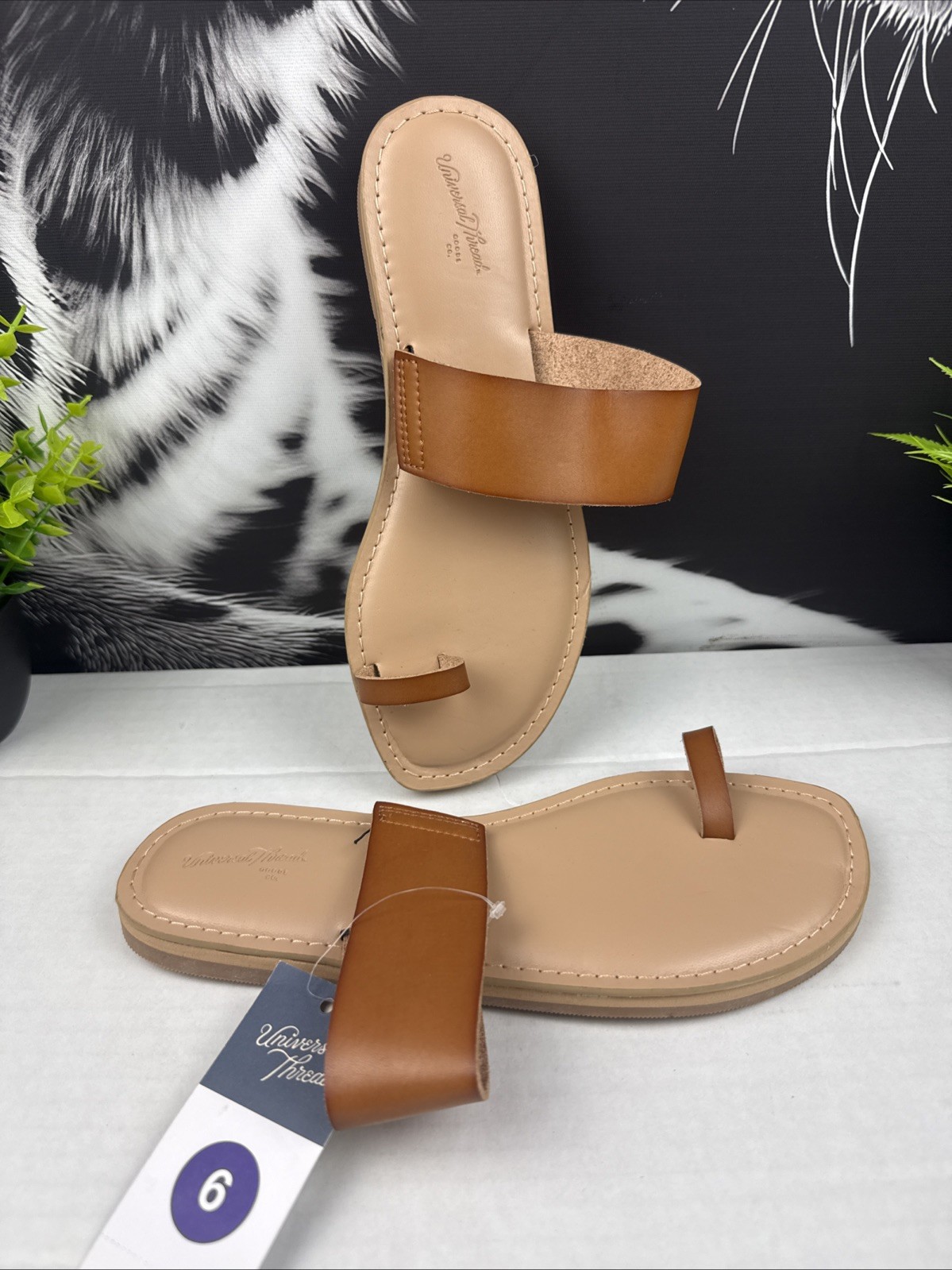 Universal Thread Women’s Juno Toe Ring Flat Sandals Cognac Brown Size 6 NWT