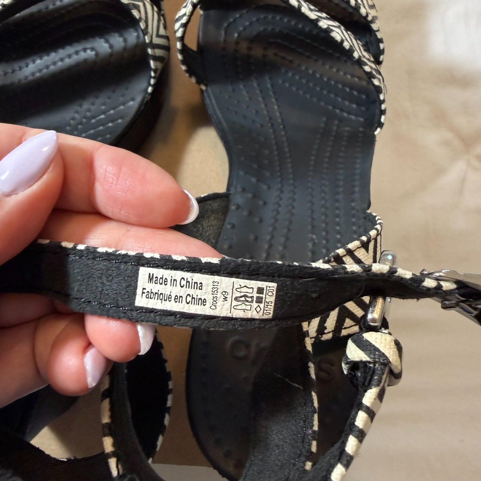 Crocs Leigh Graphic Wedge Sandals Black White Chevron Sz 9