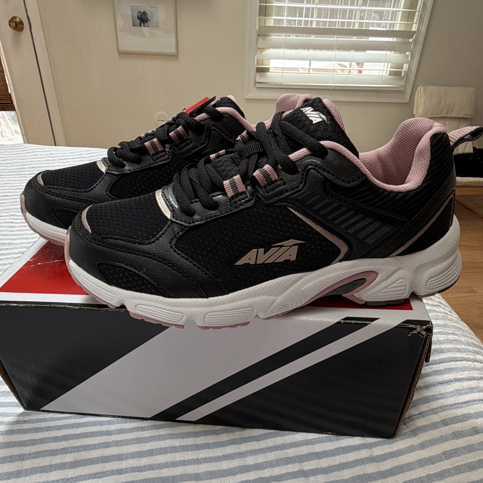 Avia Avi-Forte 2.0 Women’s Wide Lace-Up Low Top Athletic Sneakers Black/Pink