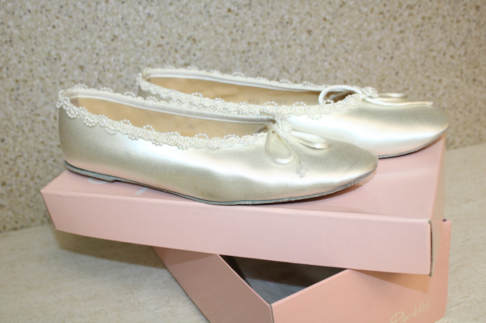 (EM)Women’s Dyeables™ Inc. White Satin Flat Shoes Wedding Formal Evening- Sz 9.5