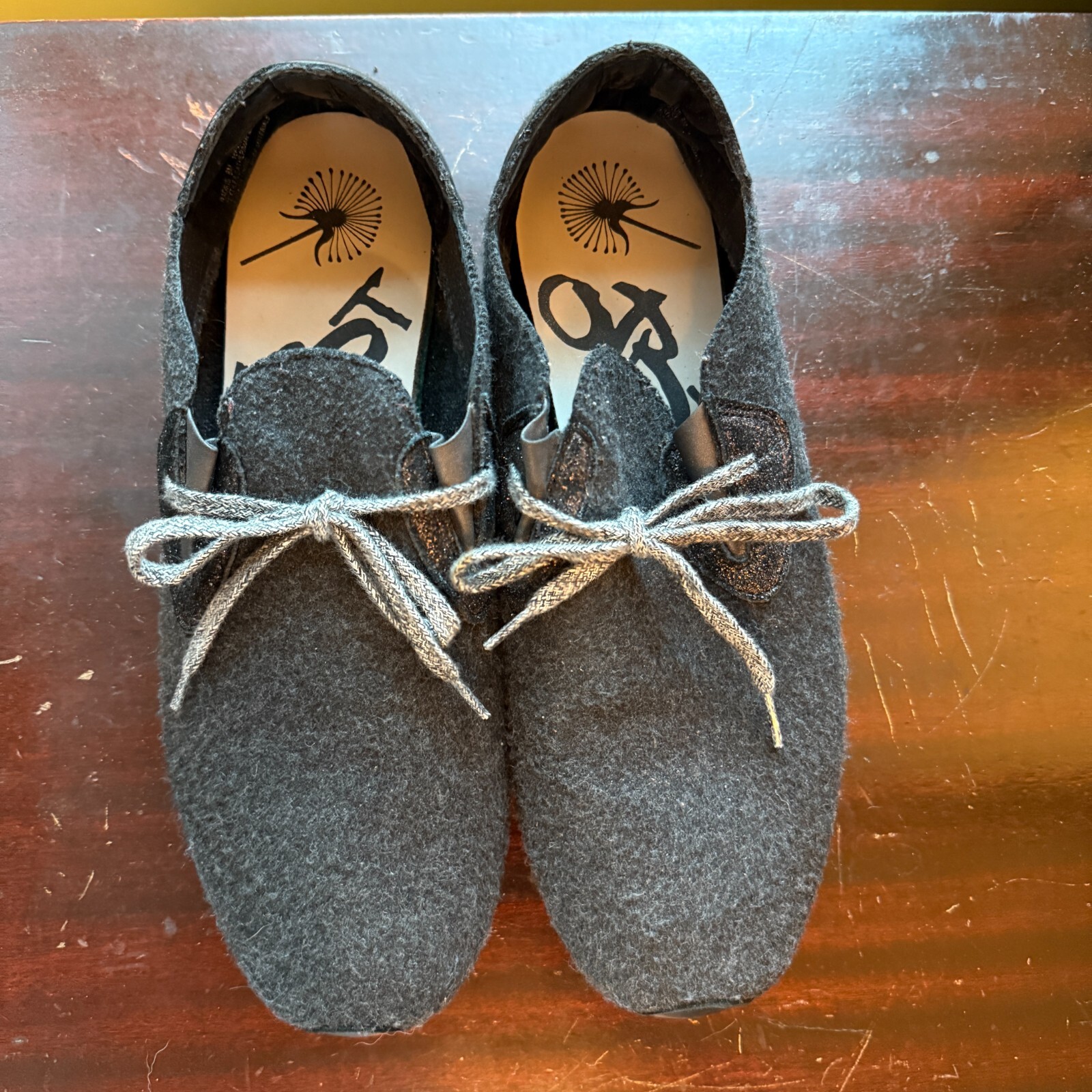OTBT Radius Charcoal Wool Leather/»Wool» Sneakers Women’s Size 8 Low Top Sparkly