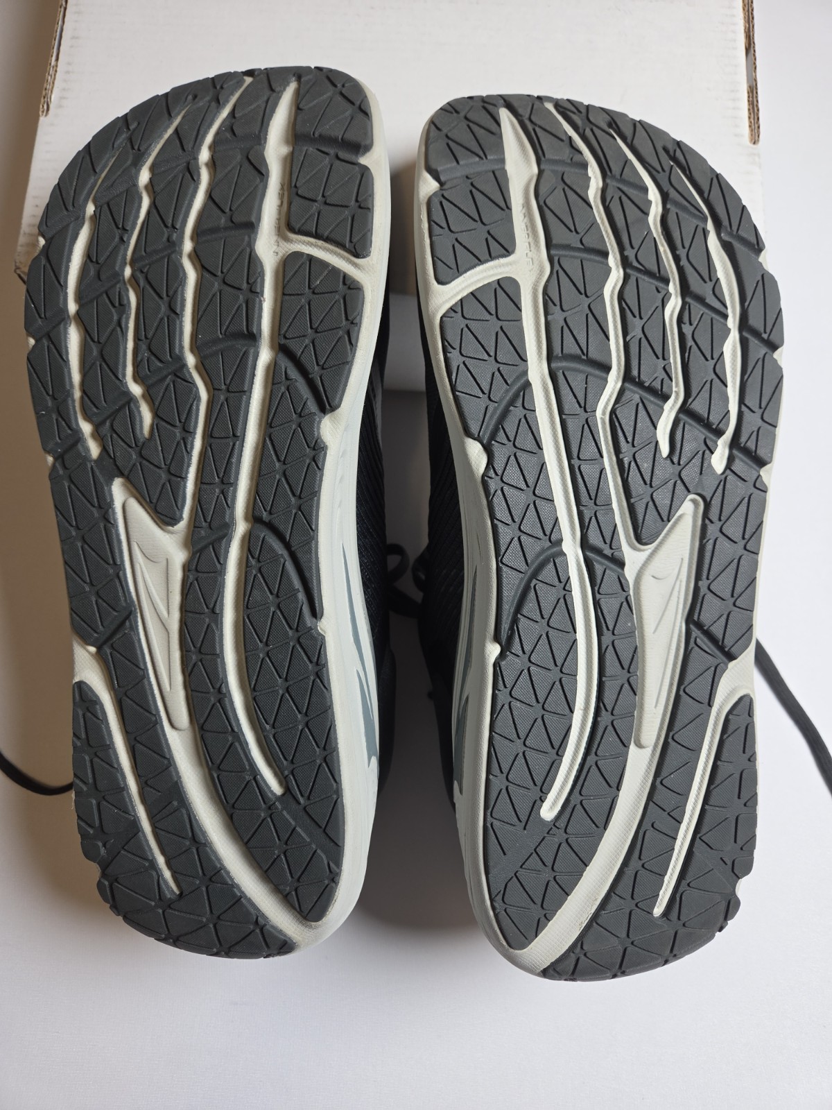 Altra Paradigm 7 Dark Green Black Womens Running Shoes Size 9.5 Regular Width