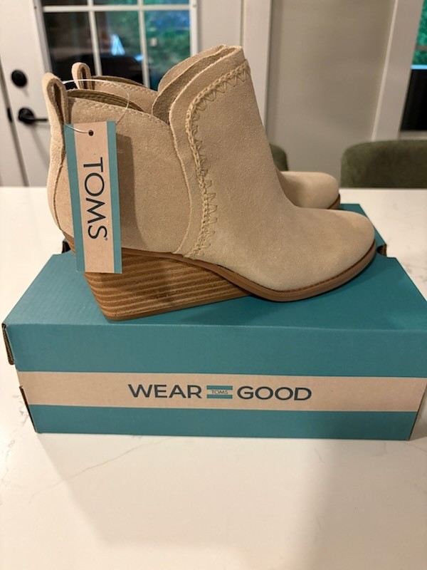 TOMS KAIA OATMEAL SUEDE WEDGE BOOTIE WOMEN’S SIZE 7 NIB