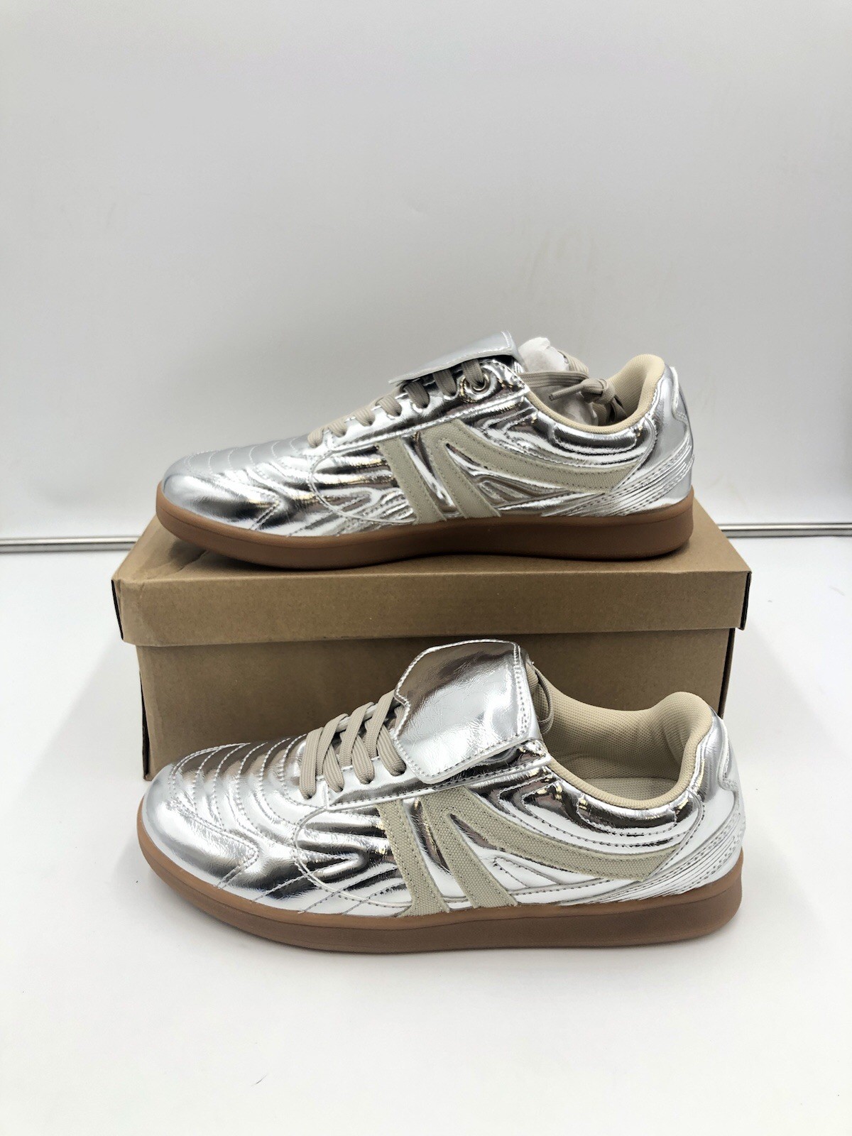 Steve Madden NYC Madrid Womens Silver Mirror Metallic Sneakers Stripes Size 10