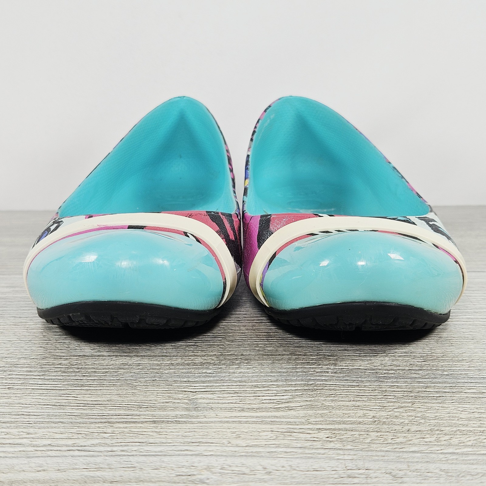 Patricia Field x Crocs Round Toe Flat Shoes Sz 9 Torquoise Multi Color Graphics