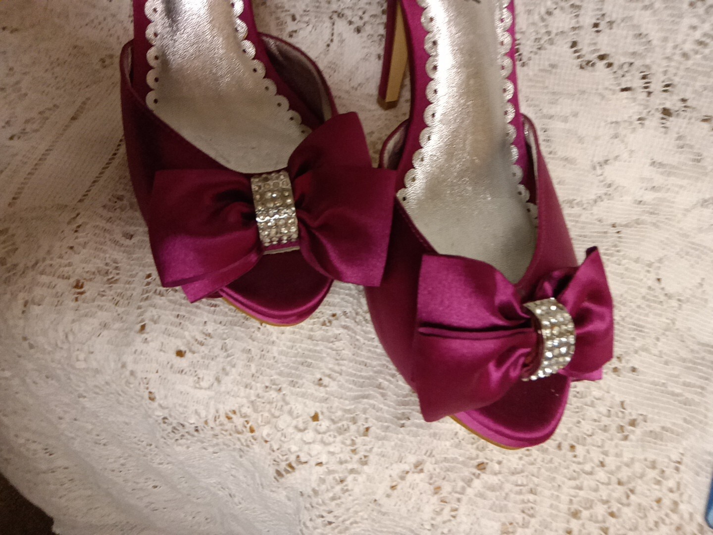 Lulu Townsend Satin Heels Bow Peep Toe Hot Pink 9 1/2 M 4″ See Description