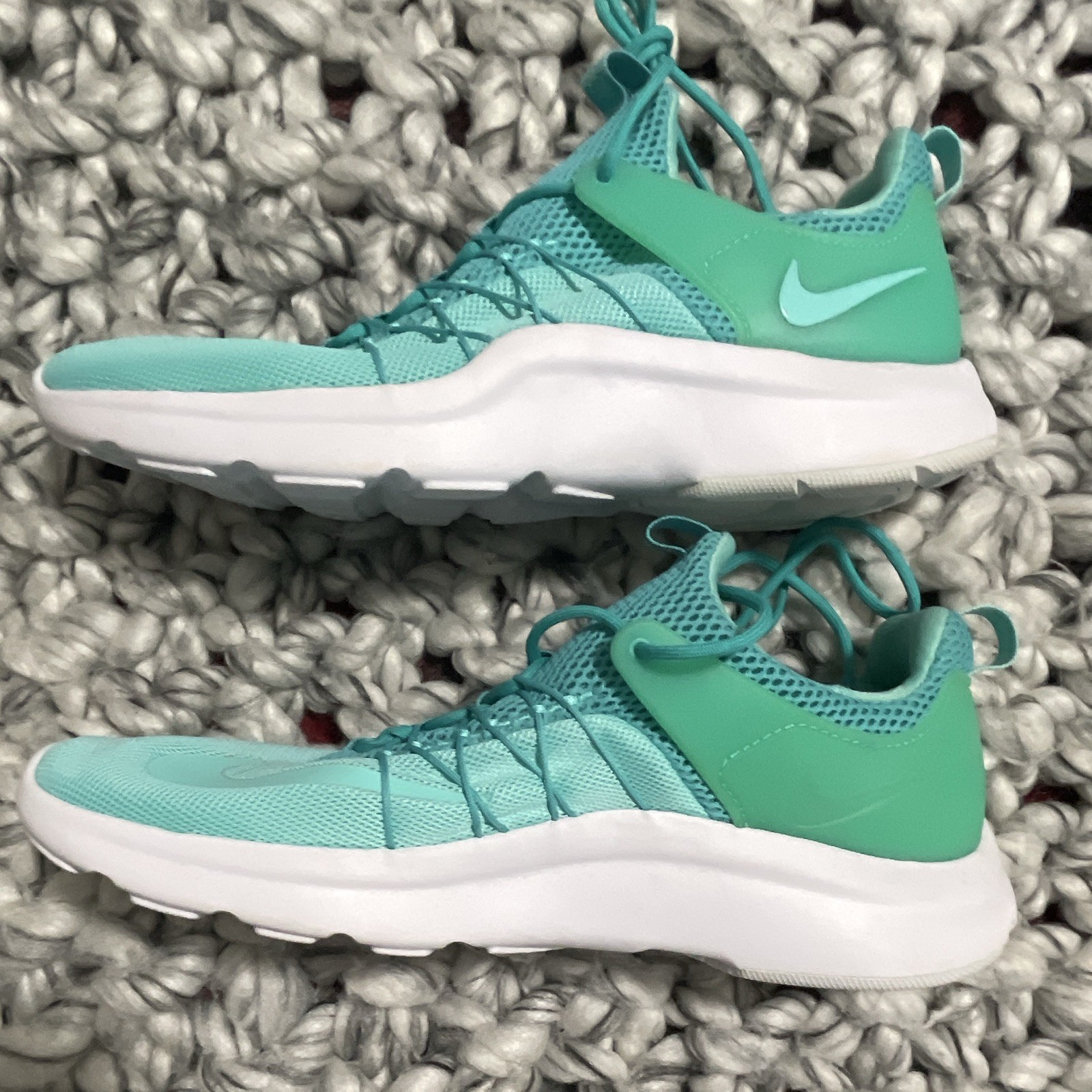 Women’s Nike Darwin Athletic Shoes Size 11