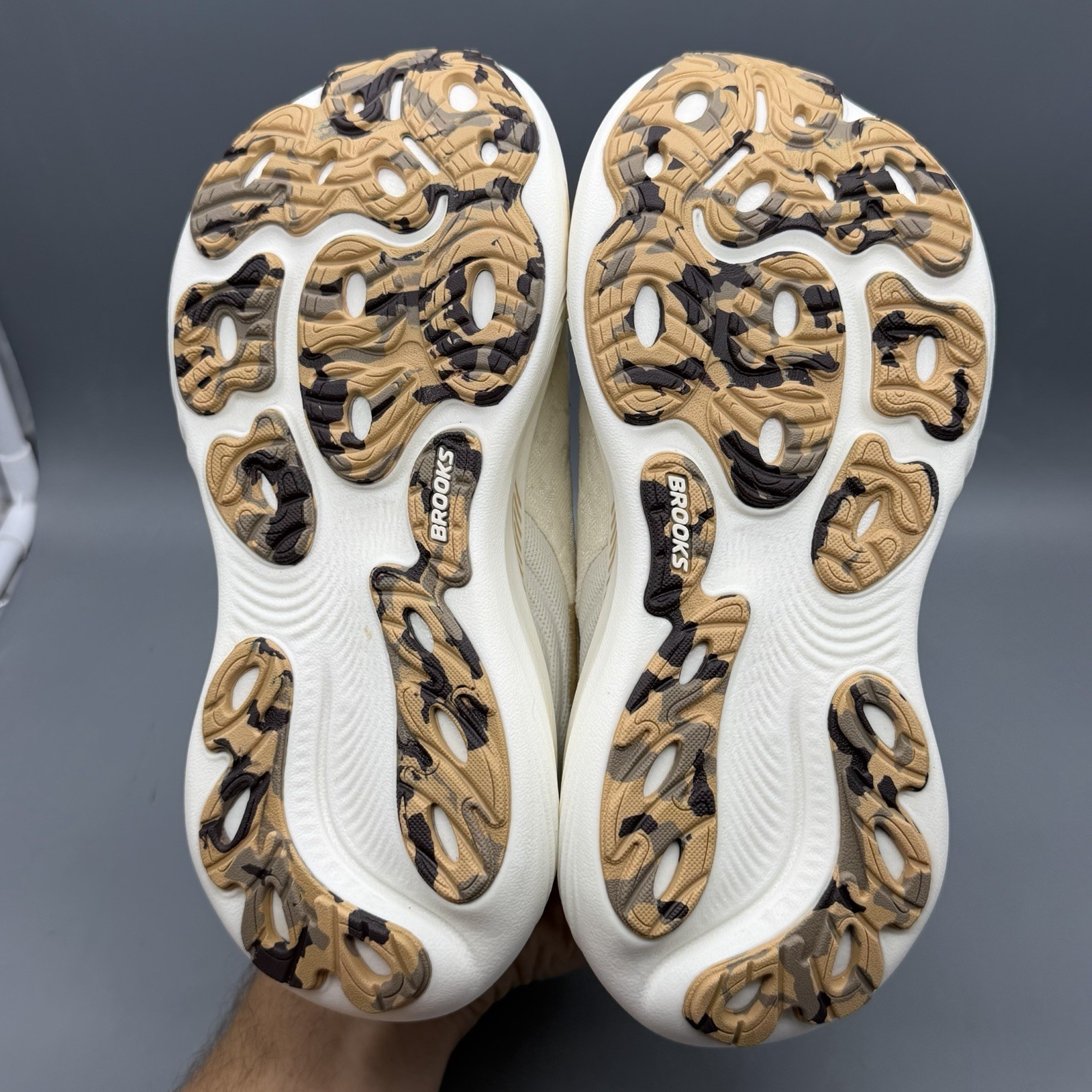 Brooks Adrenaline GTS 25 Women’s 6 B Running Shoes Coconut Crème Leopard *READ*