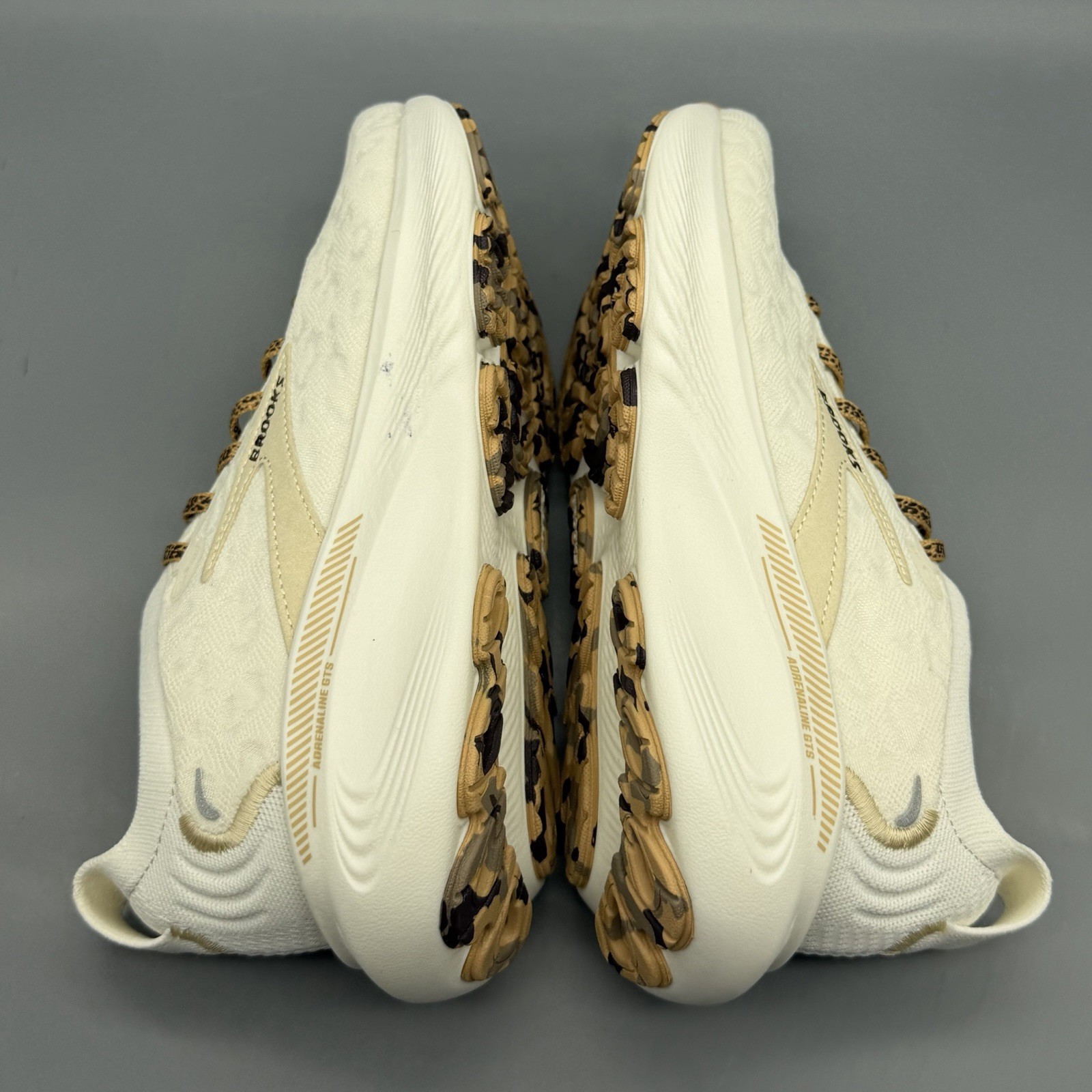 Brooks Adrenaline GTS 25 Women’s 6 B Running Shoes Coconut Crème Leopard *READ*