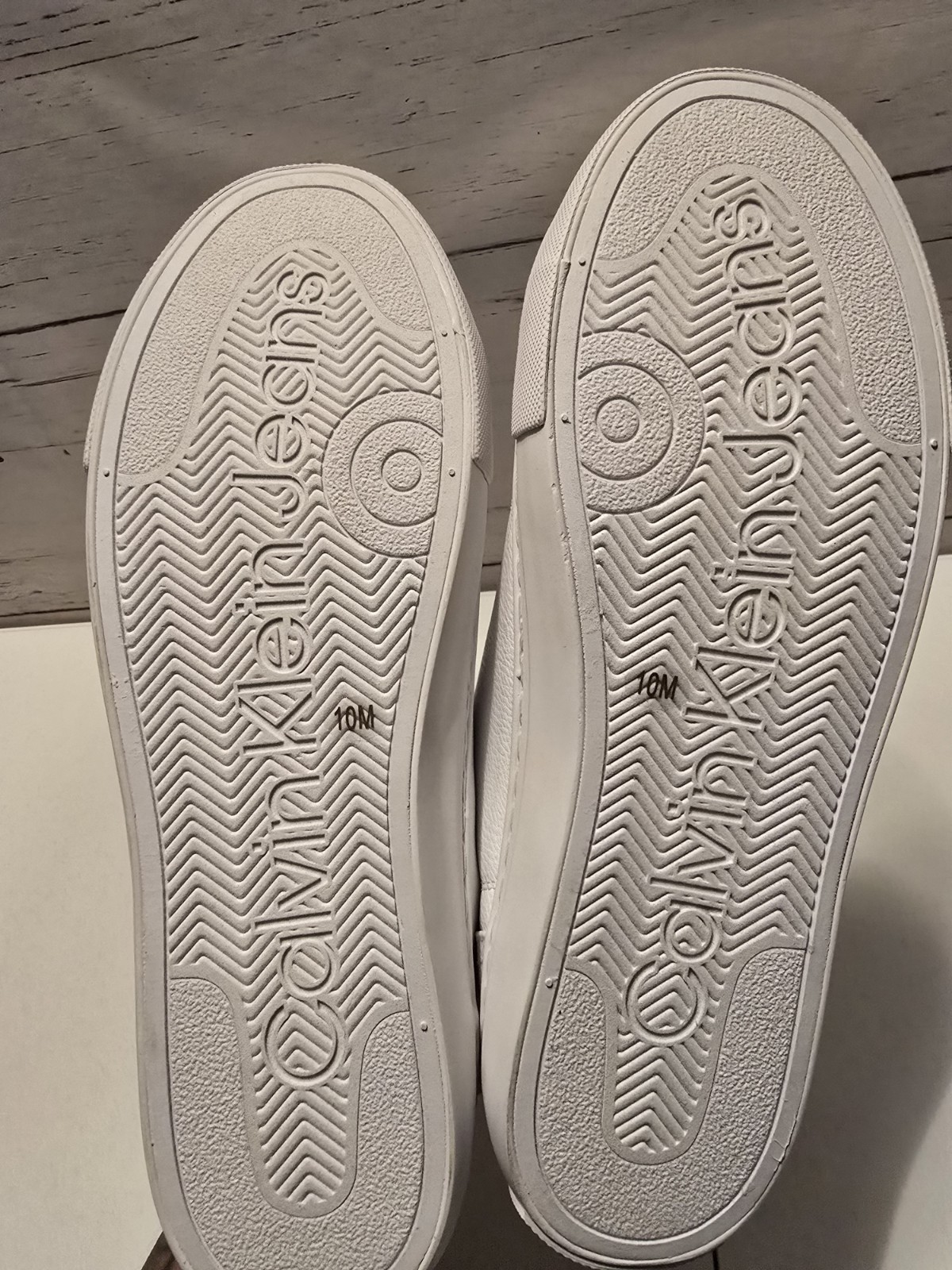 CALVIN KLEIN Jeans Shoes Women’s White Berry size 10 NEW Sneakers Fashion