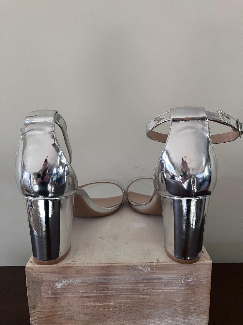 ANKIS Women’s Size 7 Silver Metallic Block Heel Open Toe Sandals – New!