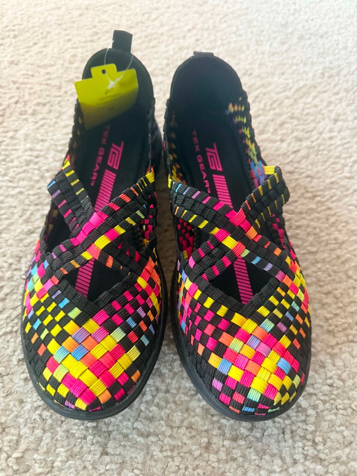 TEK GEAR Women’s, Woven, Stretchy, Lightweight Walking Shoes. Size 6.5