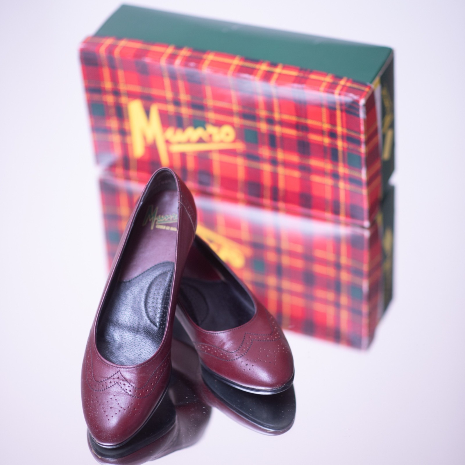 Vintage 80s Munro Christina Wine Pumps Womens 9 N USA Made Low Heel Officecore
