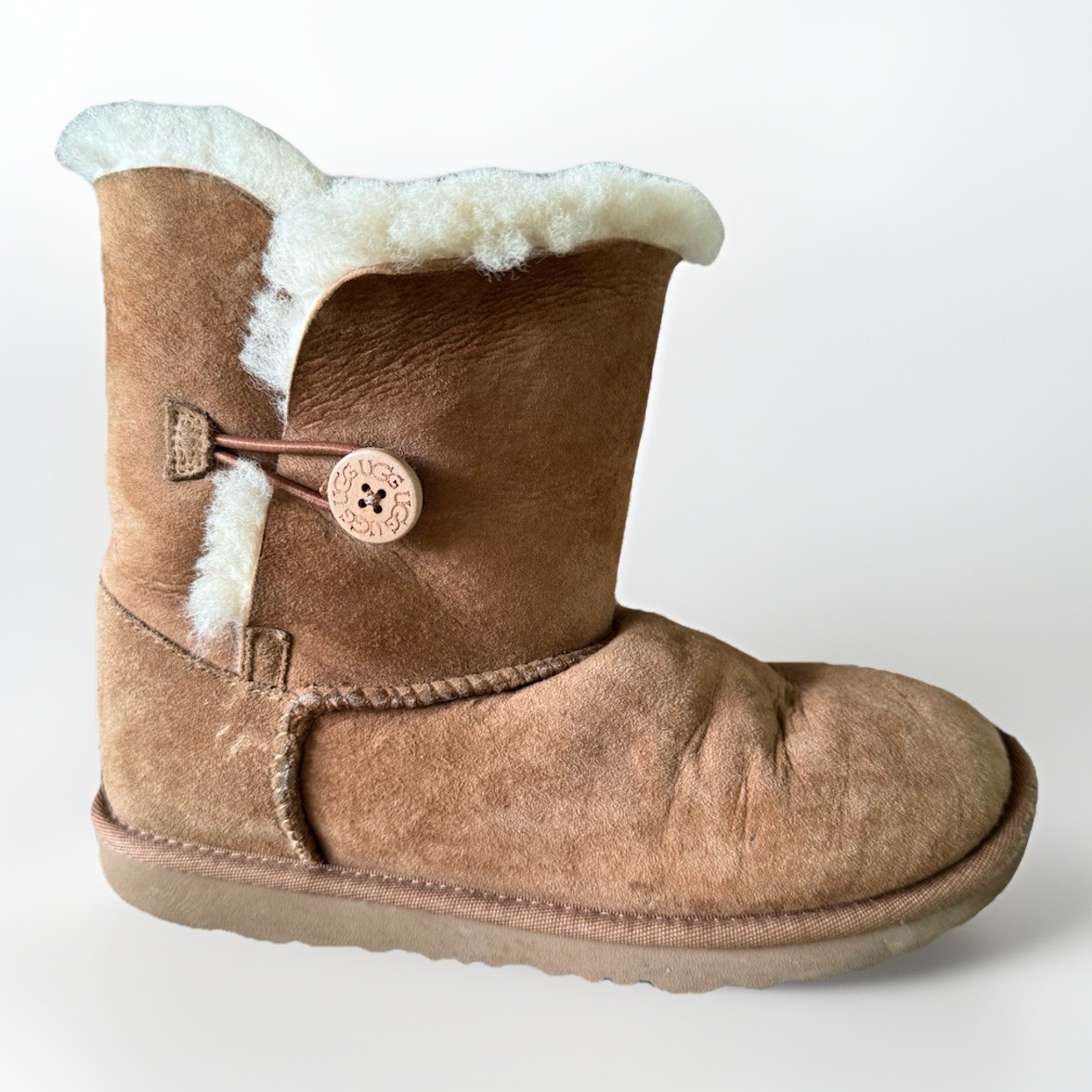 UGG Australia Women’s Bailey Button II, Size US 5 Chestnut S/N 1017400K UGGS