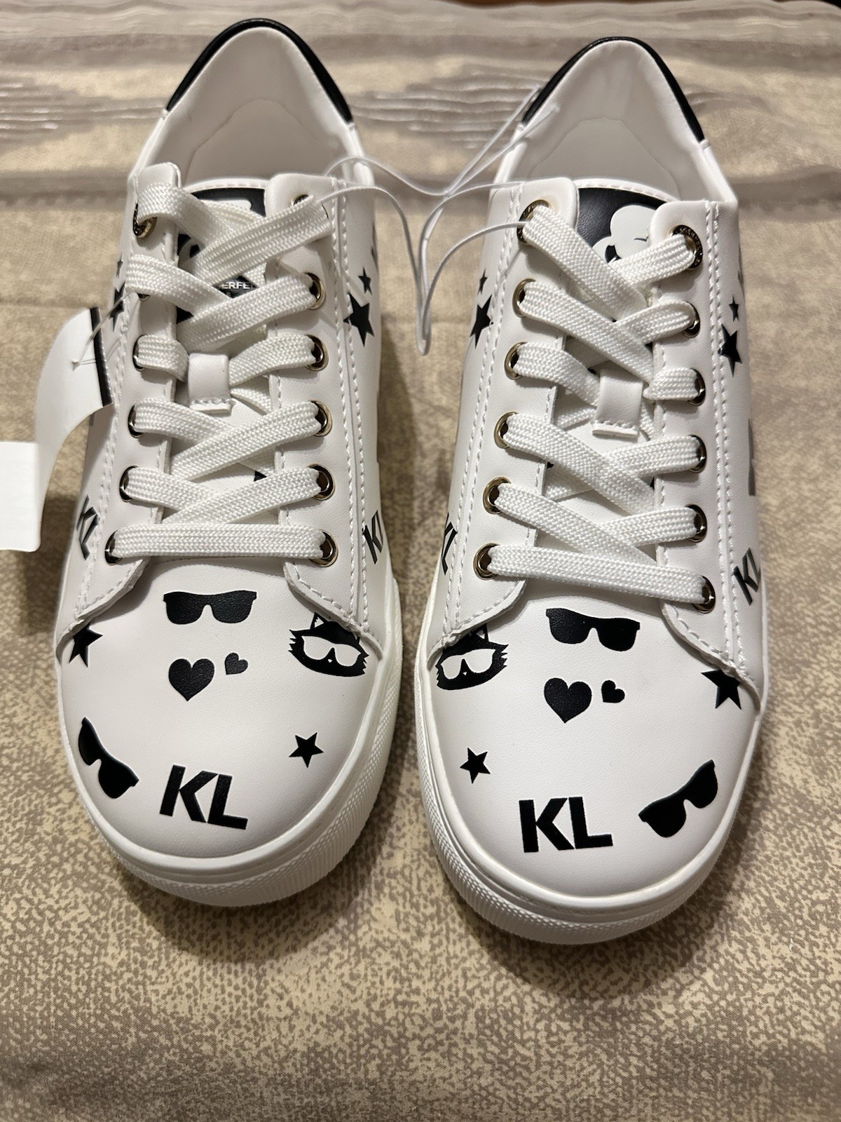 Karl Lagerfeld Cate Choupette Graphic Print Low Top Lace-Up Sneakers White/Black