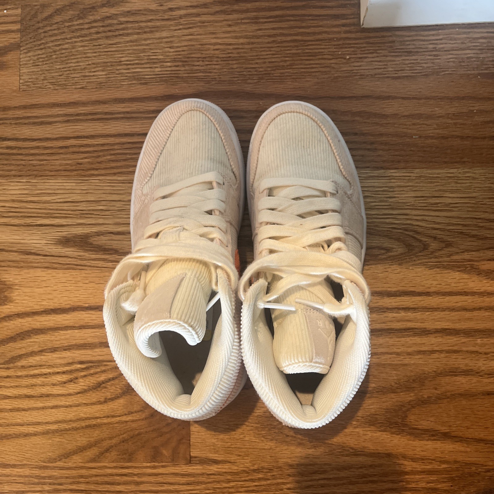 Nike Air Jordan 1 Mid SE Corduroy Sail Orange Quartz Size 7 Women’s
