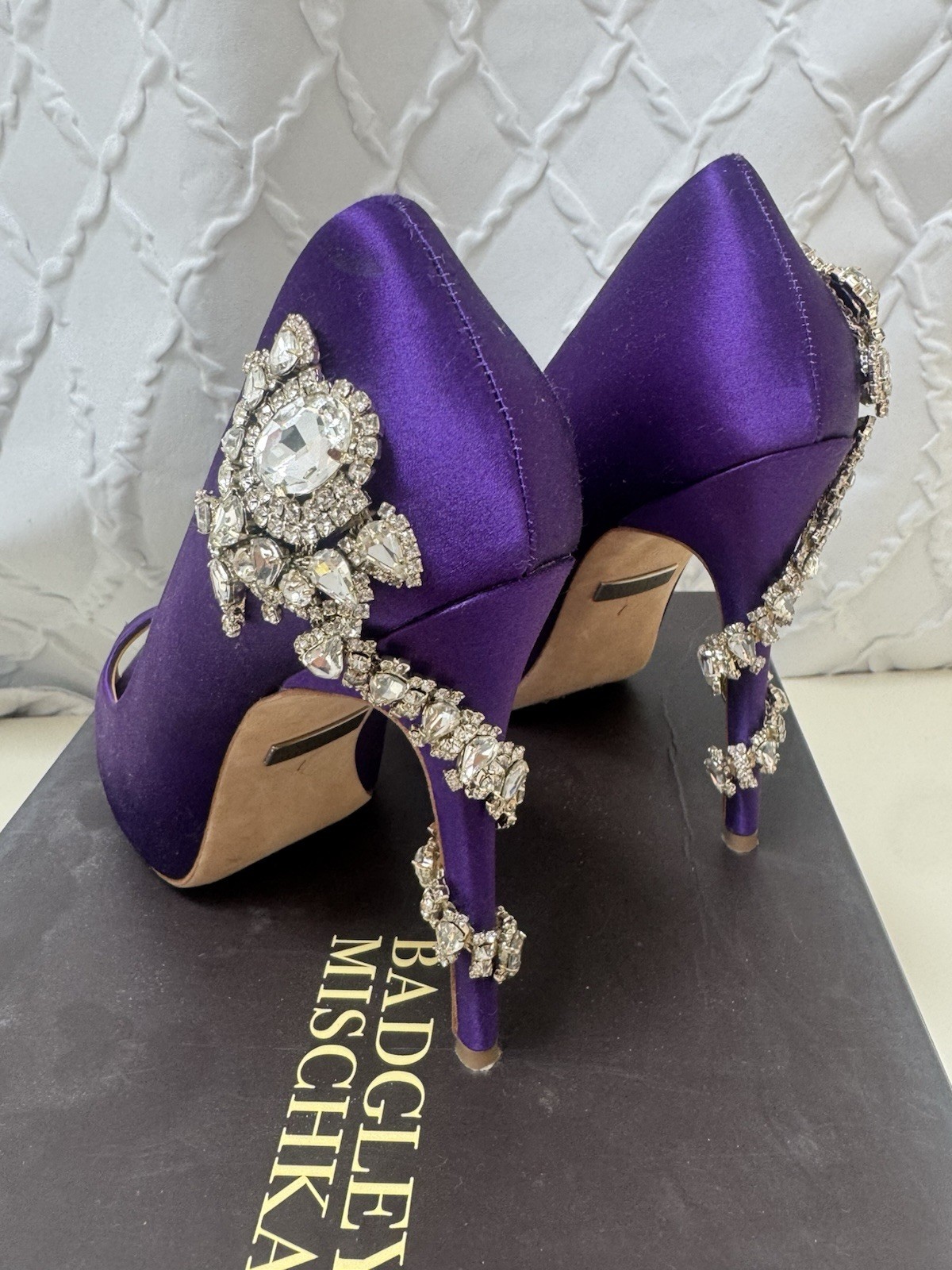 Badgley Mischka Royal Crystal Embellished Satin Heels Size 7 ( Worn Once Only )