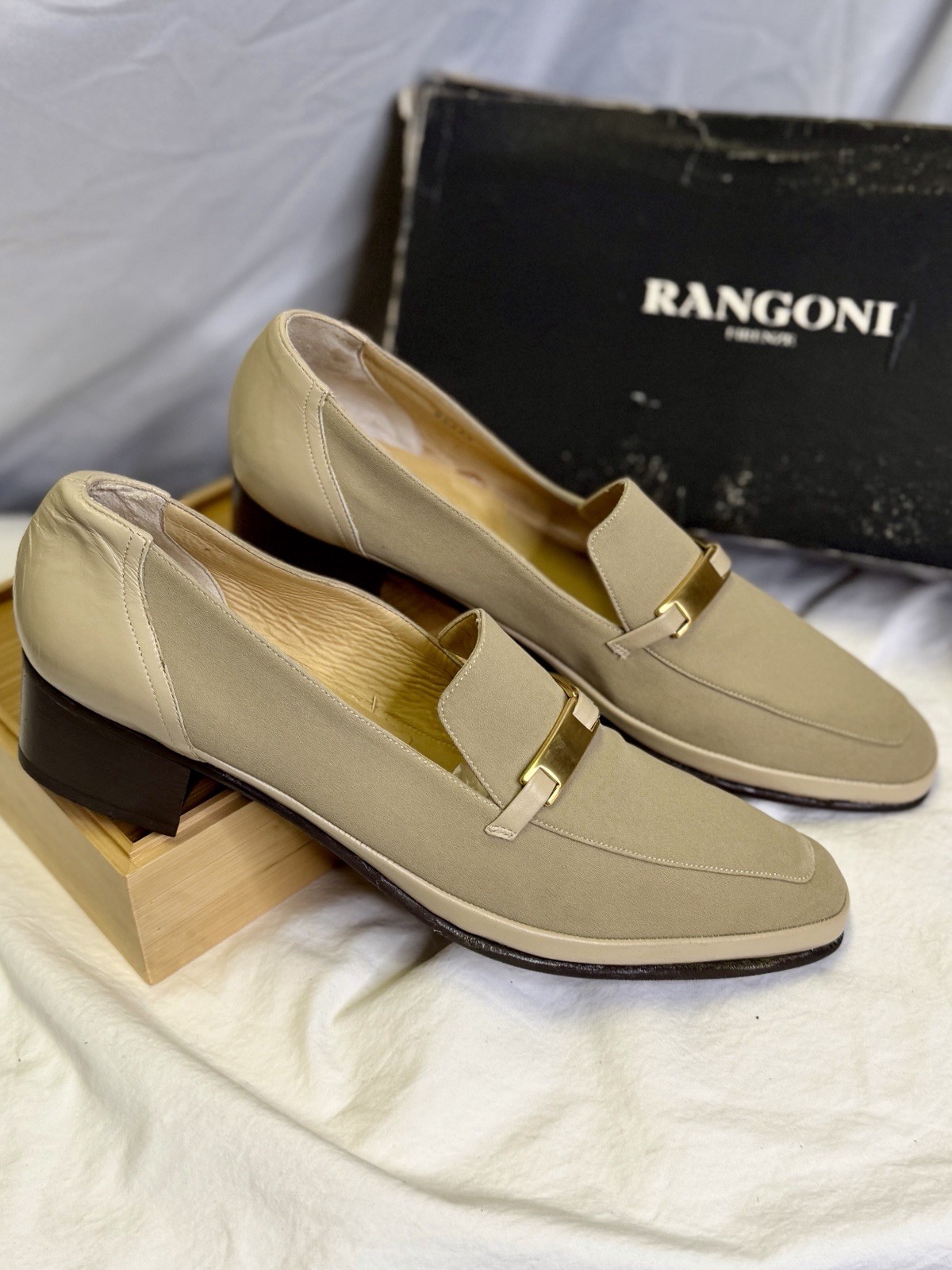 RANGONI FIRENZE Women Beige Suede Leather Gold Buckle Comfort Low Heels 9.5 AAA