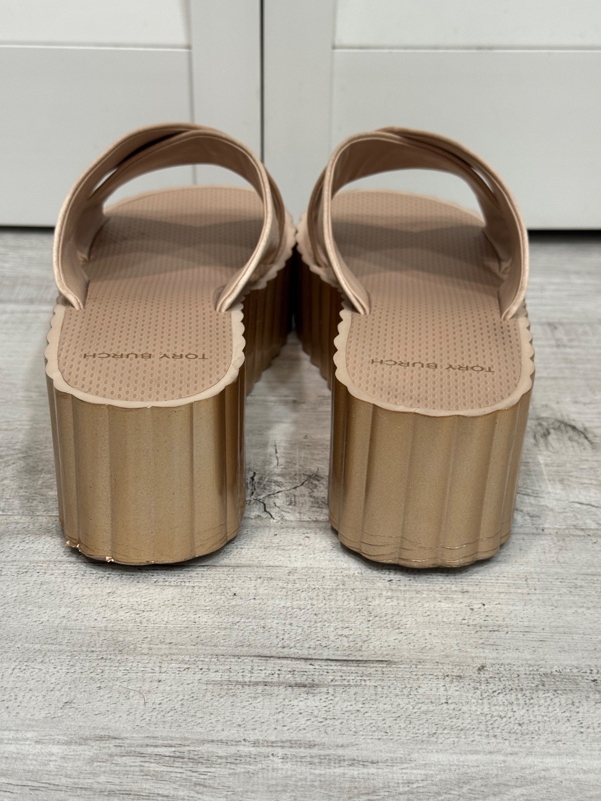 Tory Burch Eva Sole 11 M Gold / Gold Scallop Wedge Platform Sandals VGUC