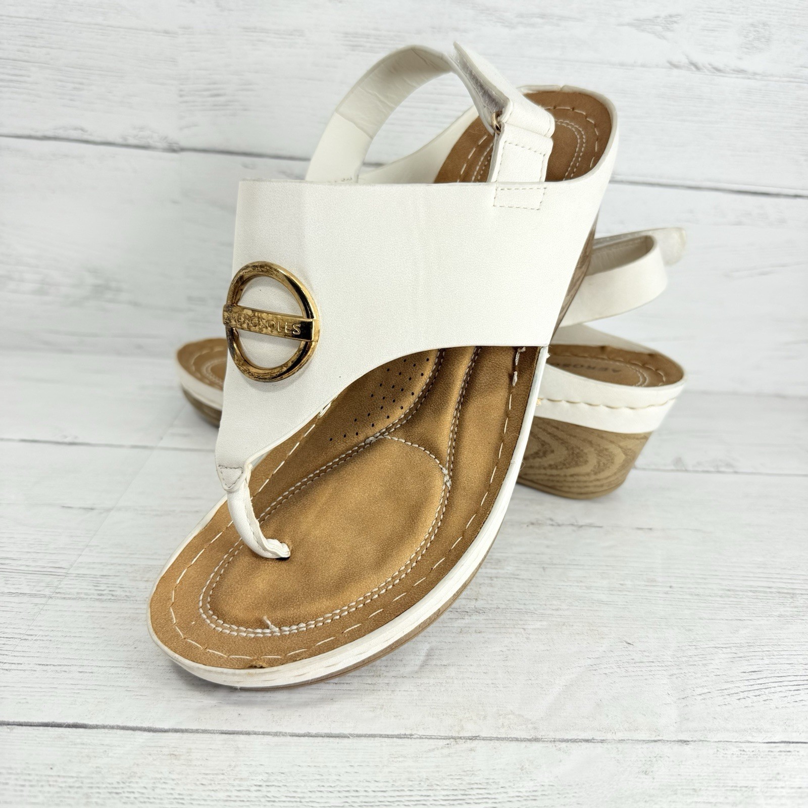 Aerosoles Amity 15L Size 10 Thong Sandals White Wedge Back Strap Wood Grain