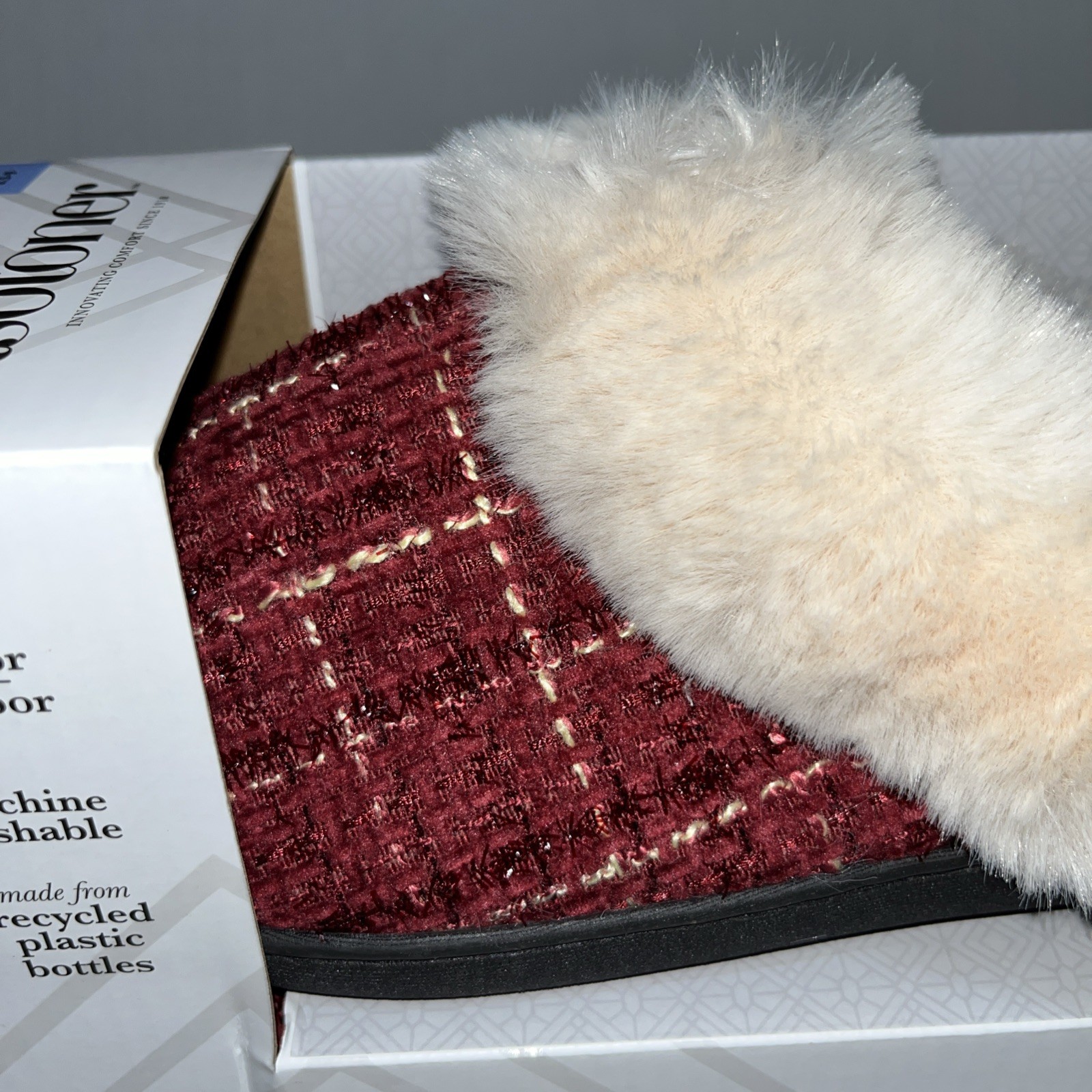 Isotoner Women’s New Memory Foam Hoodback Slippers Chili Pepper, Size L 8.5-9