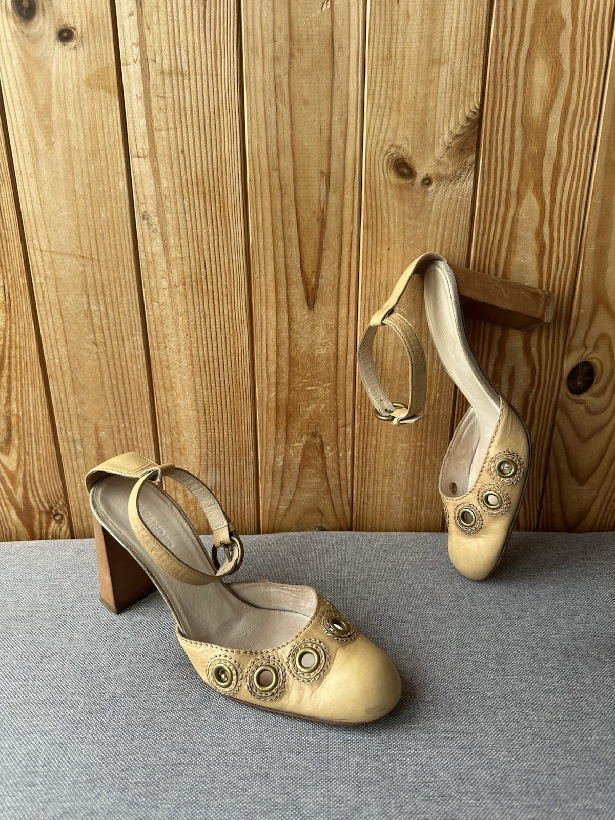 Jil Sander Vintage Beige Leather Pumps Block Heel Eyelet Y2K 90’s EU37.5 US7.5