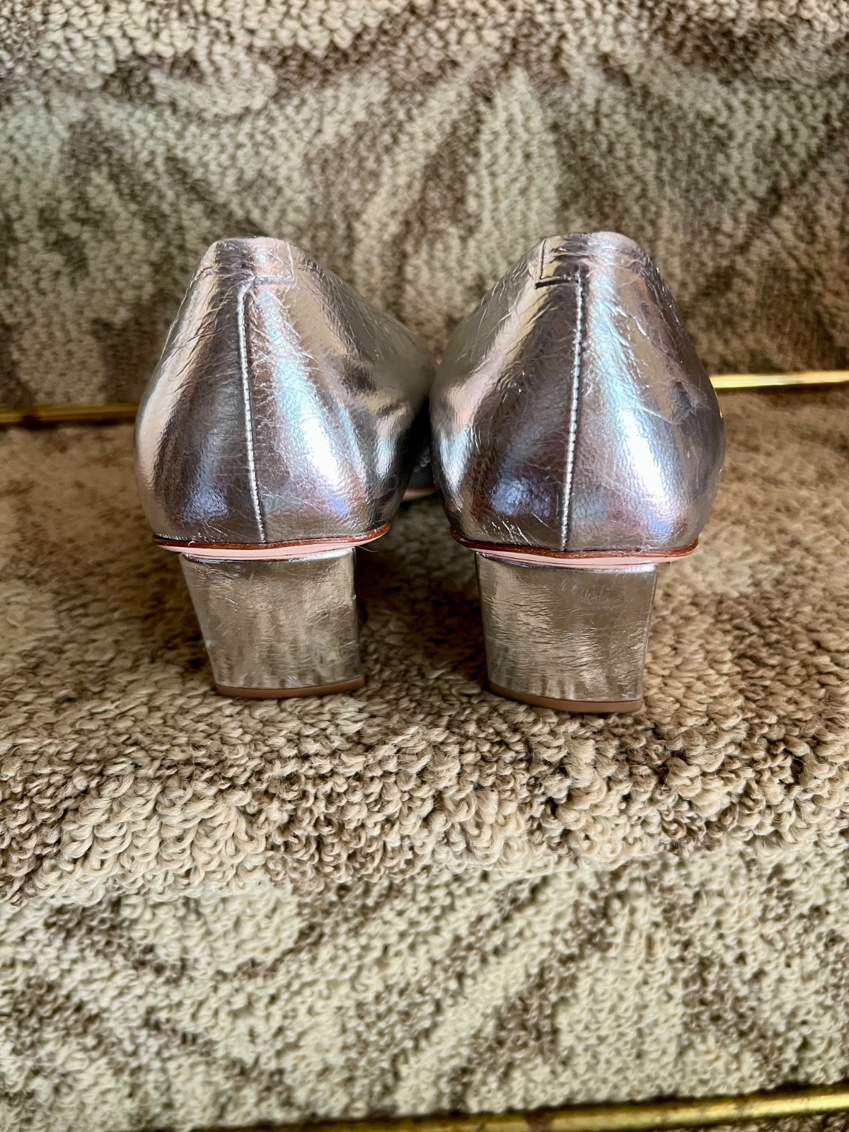 $2245 Roger Vivier Belle Silver Crinkle Leather Pumps Heels Size 41.5 or 11.5