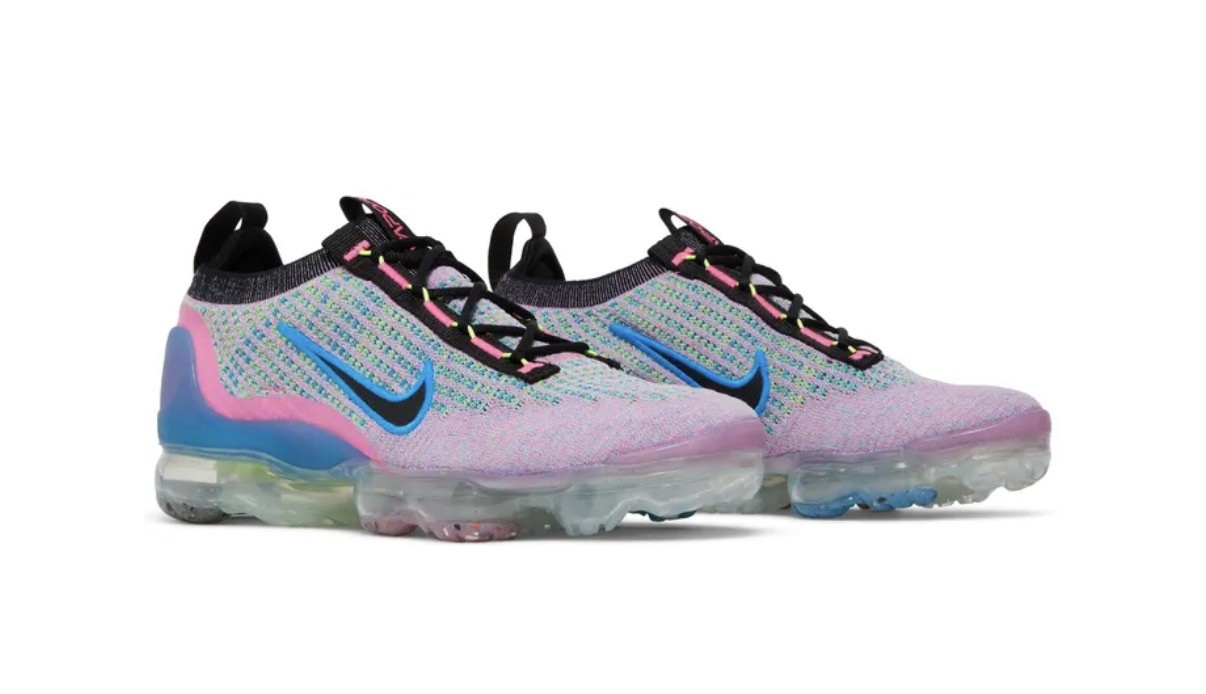 Nike women’s Pink MulticolorKnit Sneakers with BlackDetails