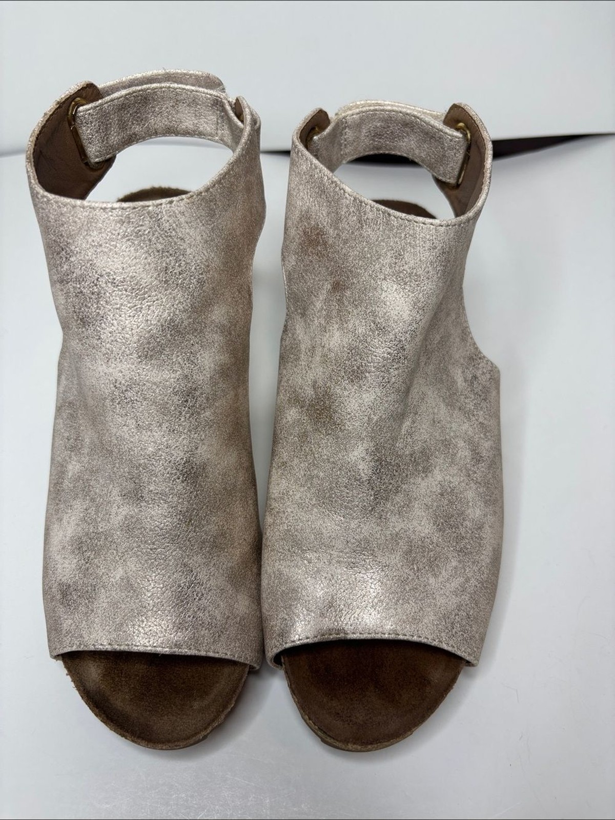 Boutique by Corky size 7 Peep-Toe Slingback Wedge in Shimmery Taupe
