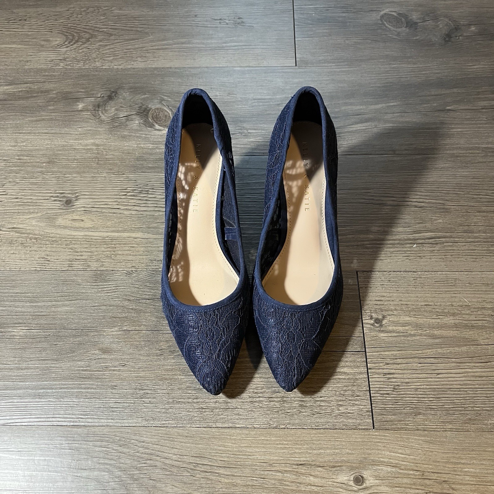 Kelly & Katie Shoes Women’s Sz 8M MISHA Navy Floral Lace/Mesh Pointed Toe Pumps