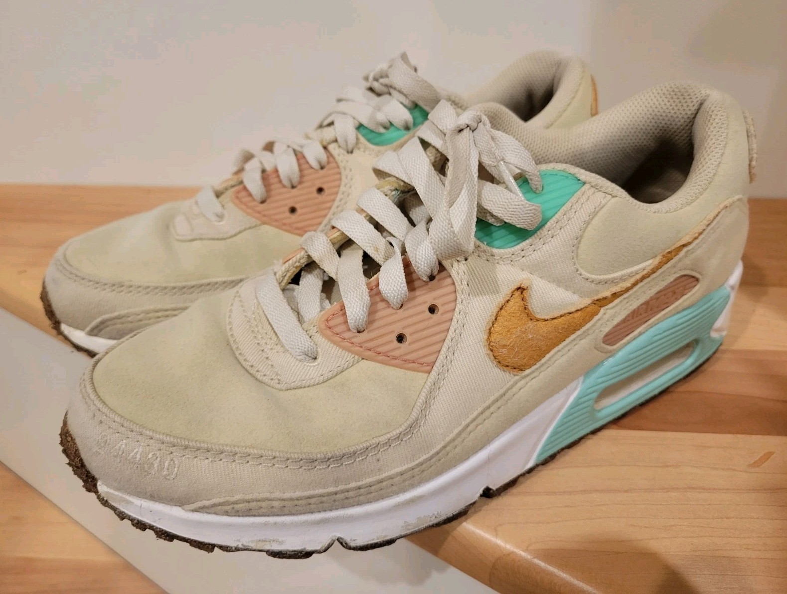Nike Air Max 90 Happy Pineapple Sneakers Women’s Size 9 DC-5211-100