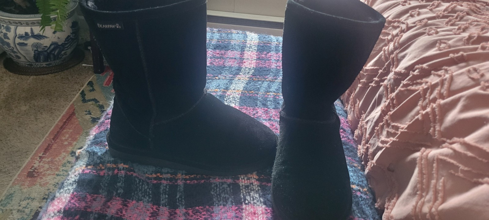 Bearpaw Emma Short Black Suede Boots Sheepskin Wool Snow 608W Womens Size 6
