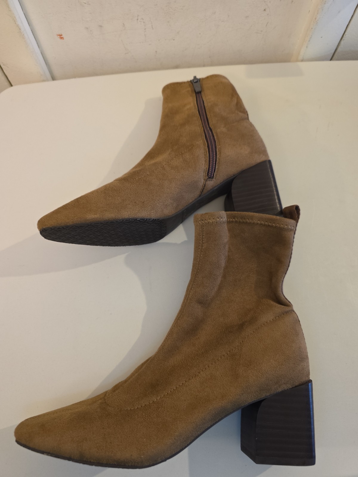 Donald Pliner Women’s Angel Suede Heeled Bootie Chestnut Size 5.5