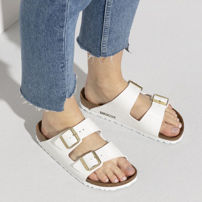 BIRKENSTOCK ARIZONA PATENT WHITE MEDIUM/NARROW WIDTH GLOSSY SLIDE SANDALS SHINY