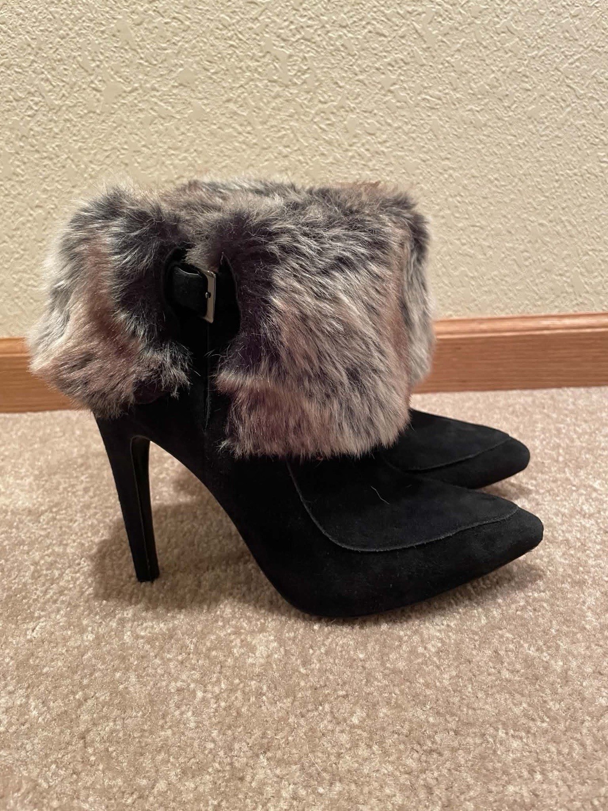 Via Spiga Black Suede Pointed Toe Stiletto Heels Faux Fur Trim 8M