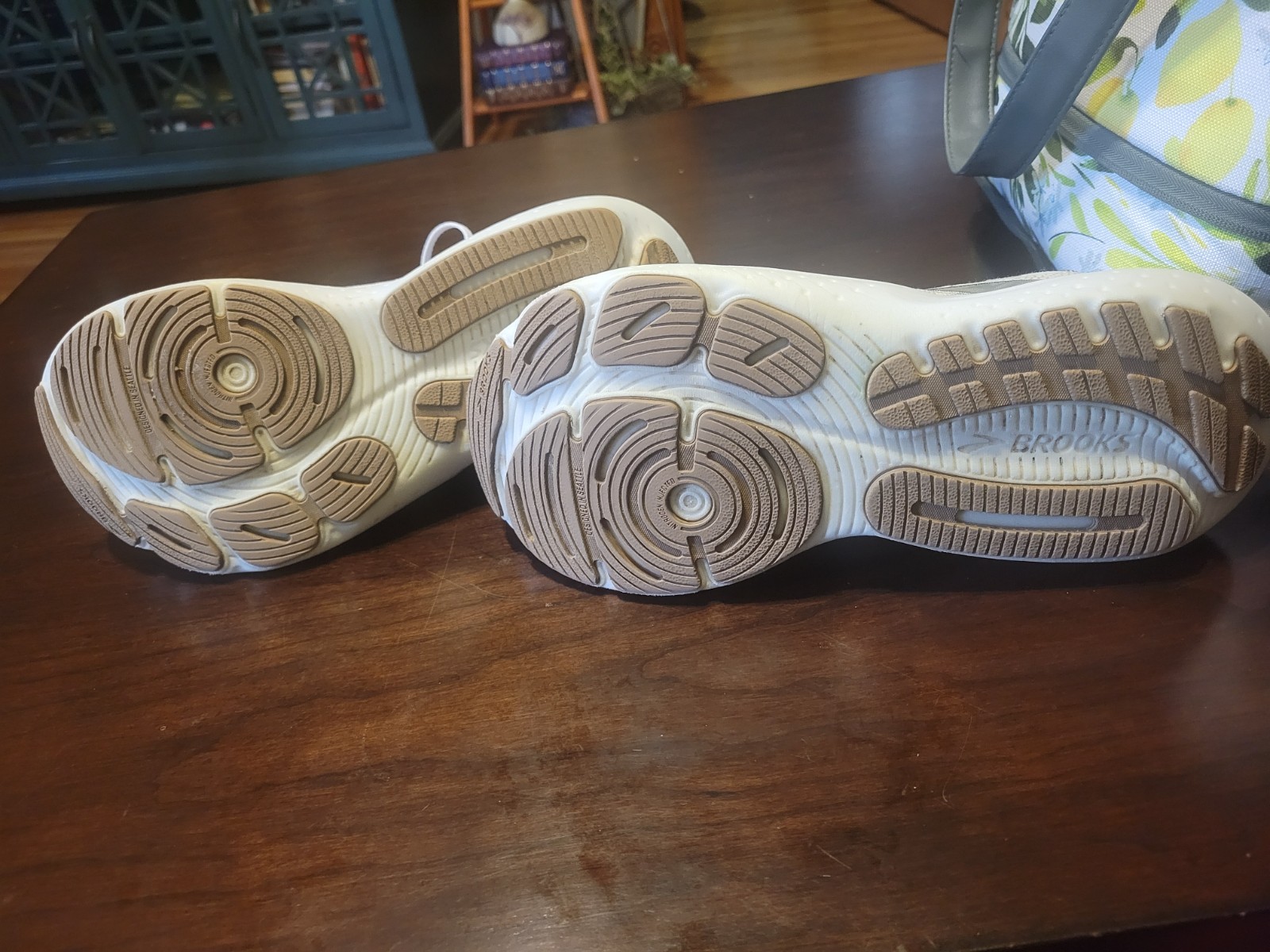 Size 10 – Brooks Glycerin StealthFit 21 White Grey Black W
