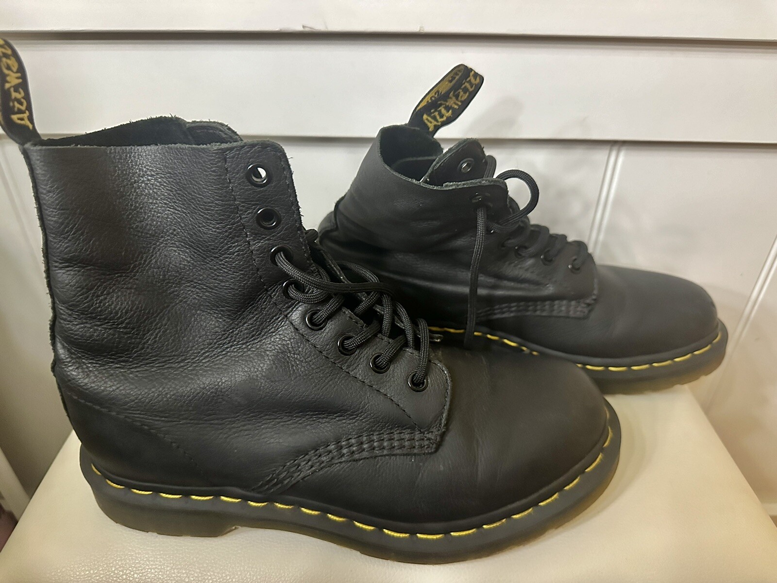 Dr. Martens Pascal 1460 Virginia Leather Boots for Women, Size US 8 – Black EUC