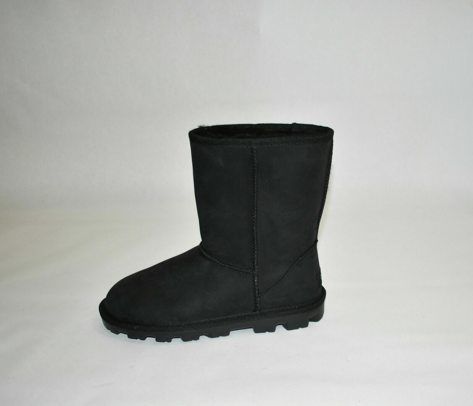 New! UGG Essential Short UGGpure Wool Lined Leather Boot Size 5 1111513