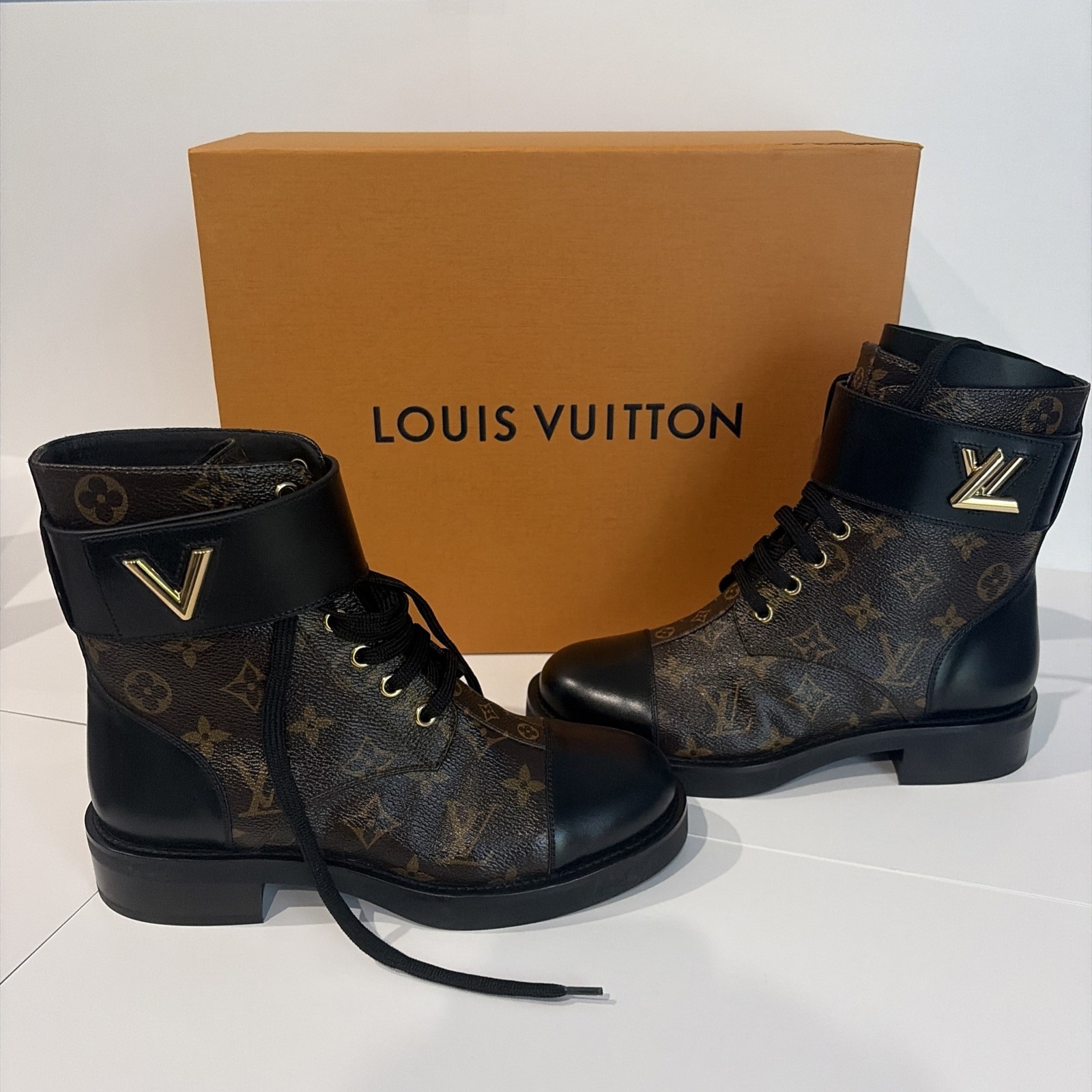 Louis Vuitton Wonderland Calfskin Flat Ranger Boots US 7.5 EU 38