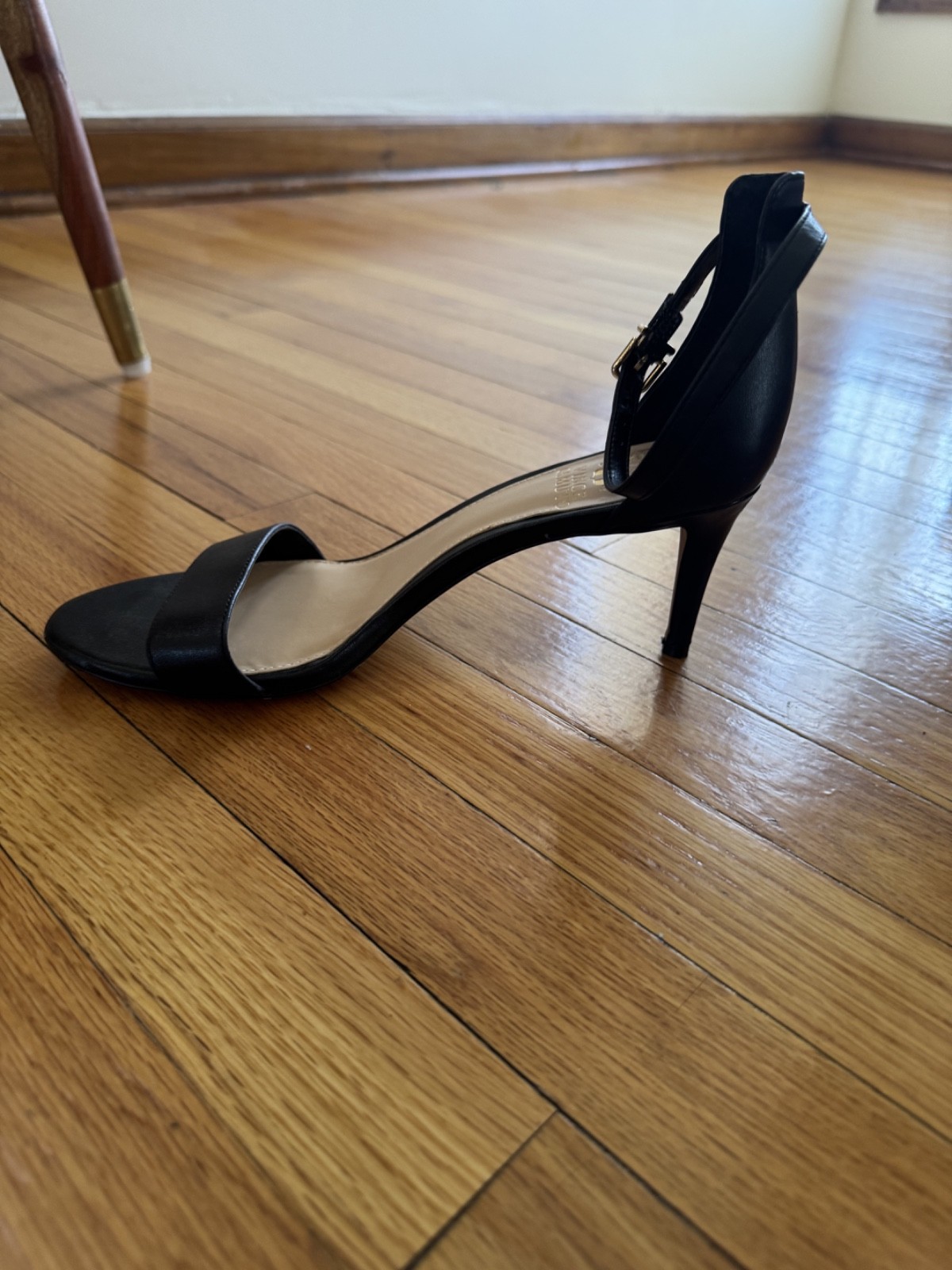 Vince Camuto Black Leather Ankle Strap Heels Size 8